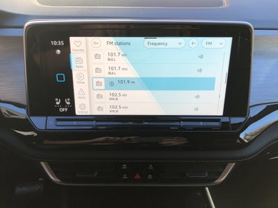 2026 Volkswagen Atlas Cross Sport 2.0T SE w/Technology w/panoramic sunroof