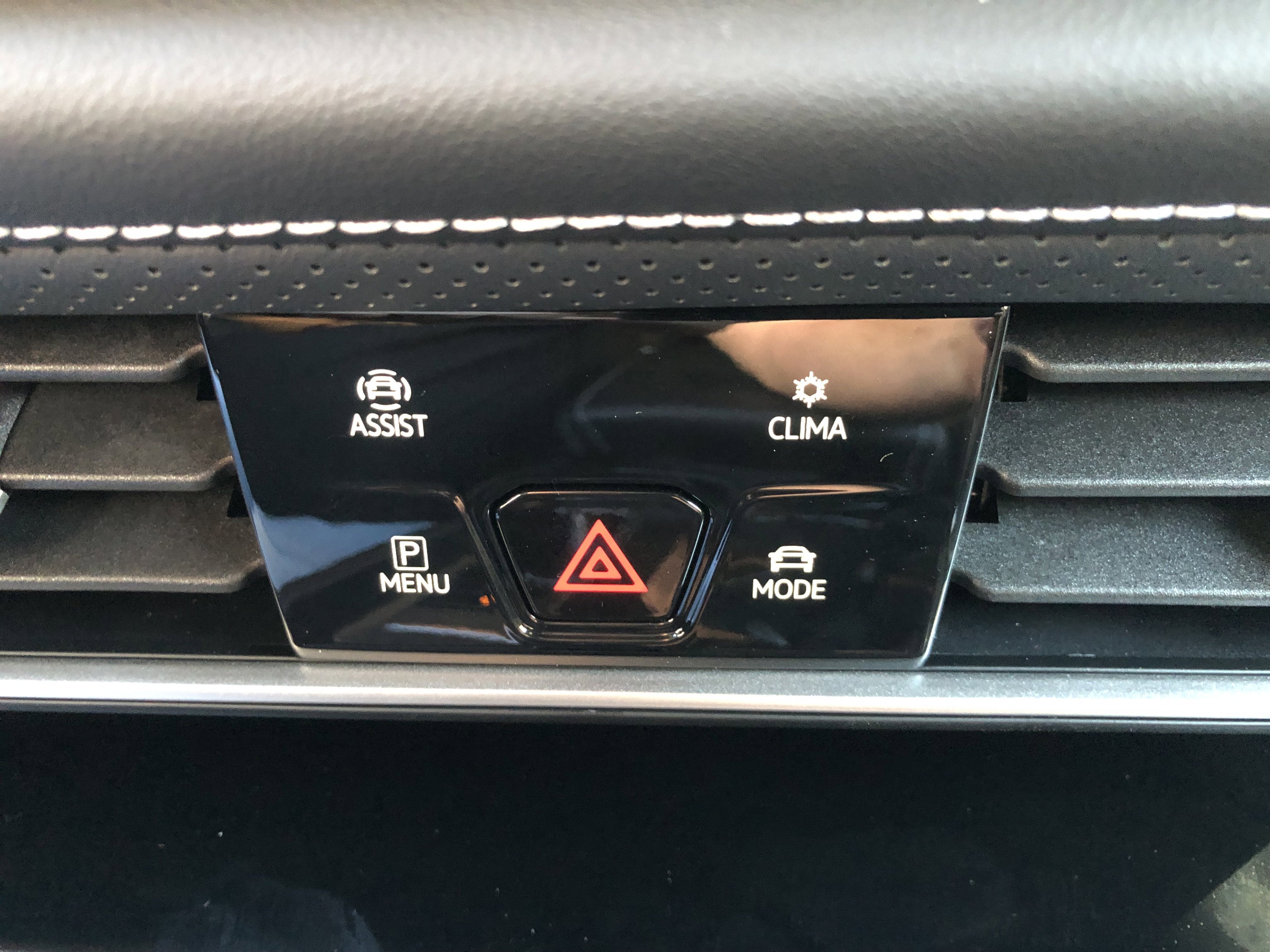 2026 Volkswagen Atlas Cross Sport 2.0T SE w/Technology w/panoramic sunroof