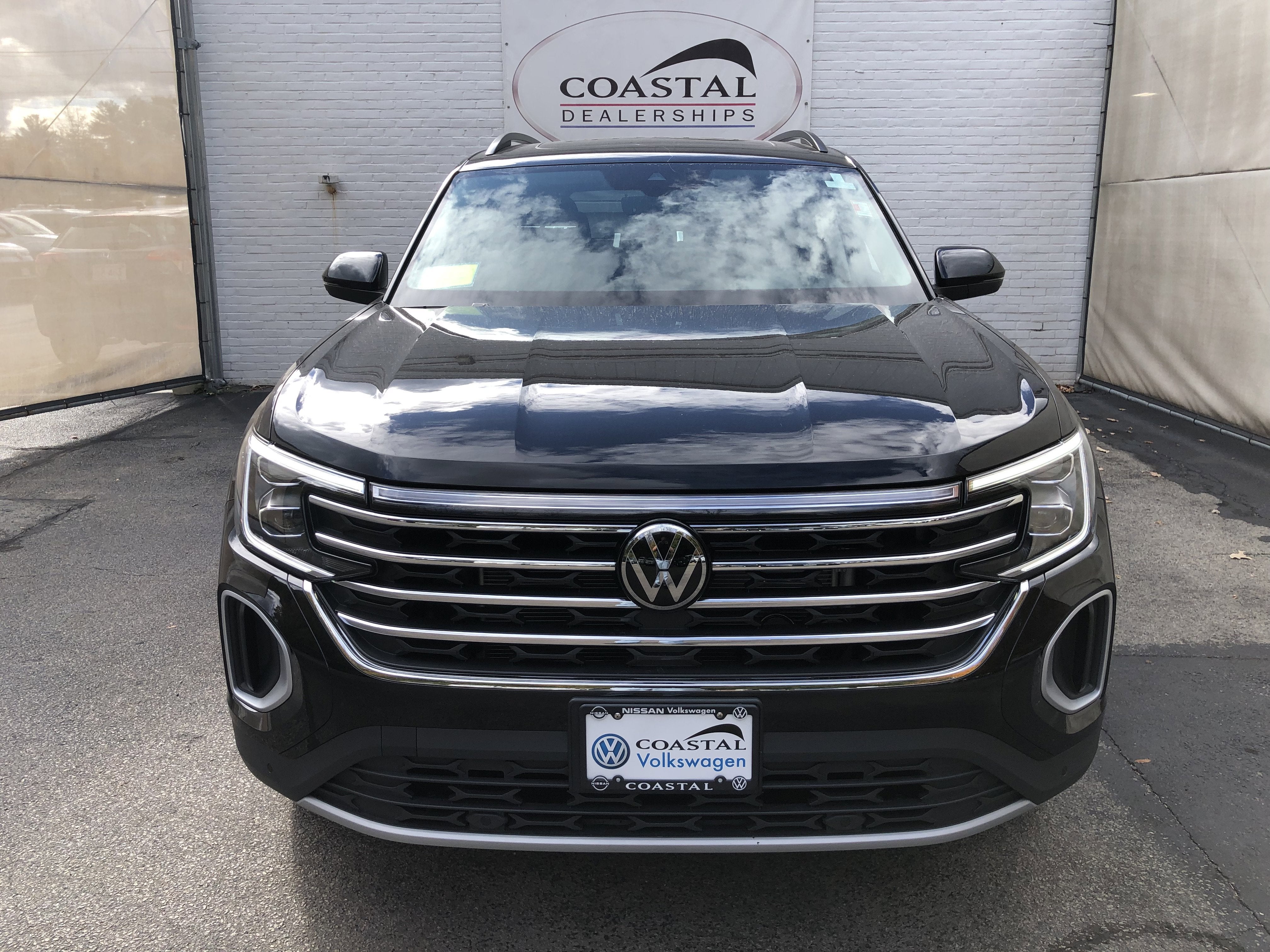 2026 Volkswagen Atlas Cross Sport 2.0T SE w/Technology w/panoramic sunroof