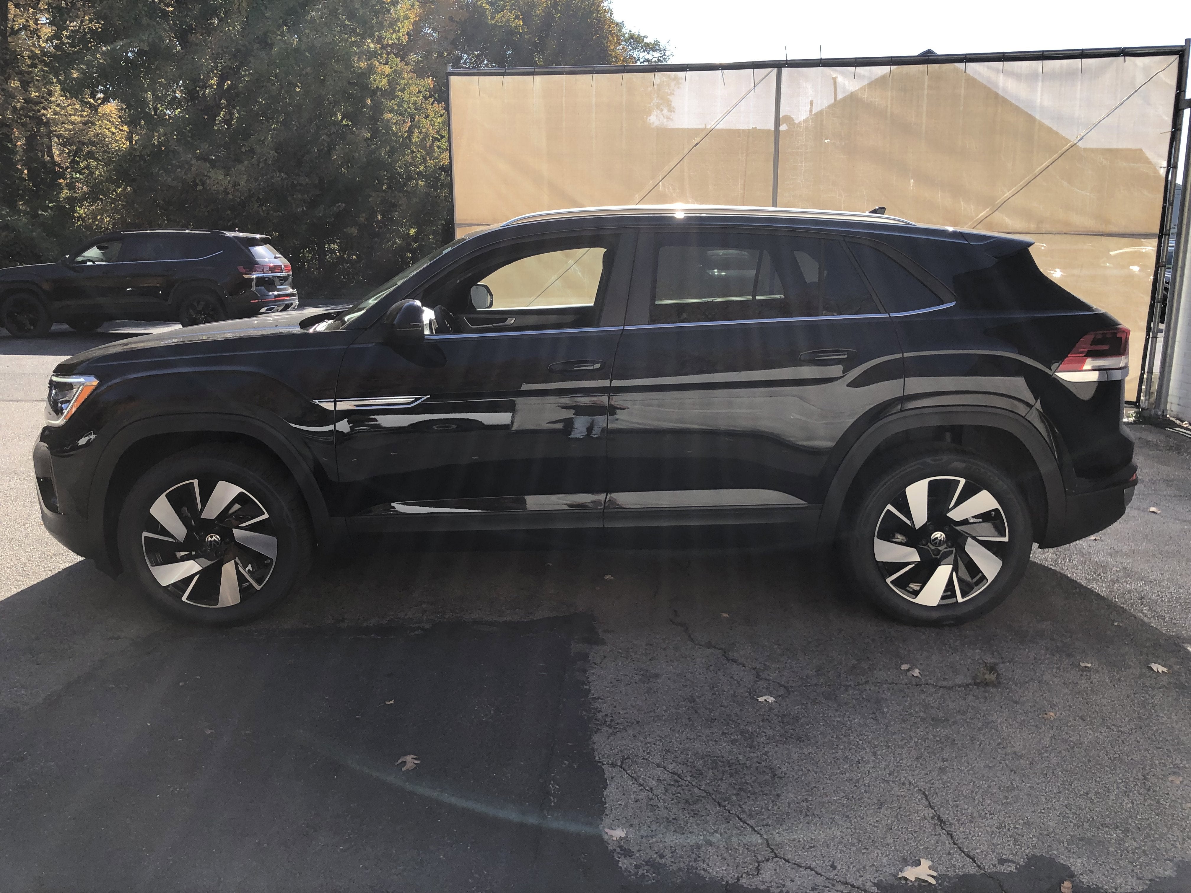 2026 Volkswagen Atlas Cross Sport 2.0T SE w/Technology w/panoramic sunroof
