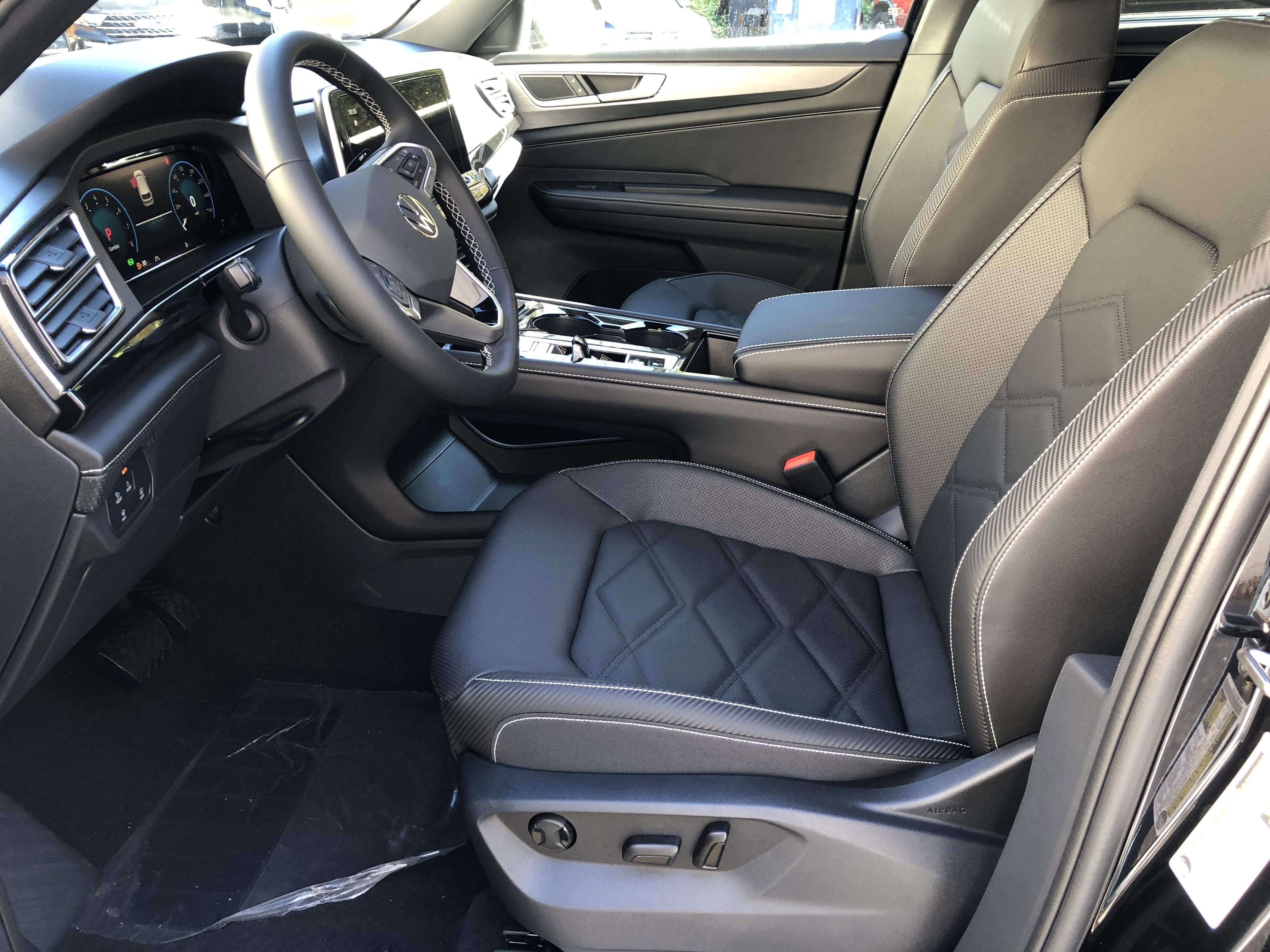 2026 Volkswagen Atlas Cross Sport 2.0T SE w/Technology w/panoramic sunroof