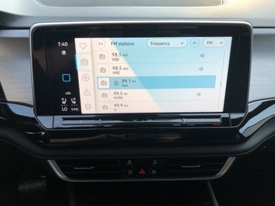 2026 Volkswagen Atlas Cross Sport 2.0T SE w/Technology w/panoramic sunroof and black wheel package
