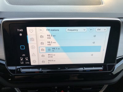 2026 Volkswagen Atlas Cross Sport 2.0T SE w/Technology w/panoramic sunroof and black wheel package