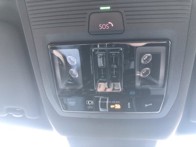 2026 Volkswagen Atlas Cross Sport 2.0T SE w/Technology w/panoramic sunroof and black wheel package
