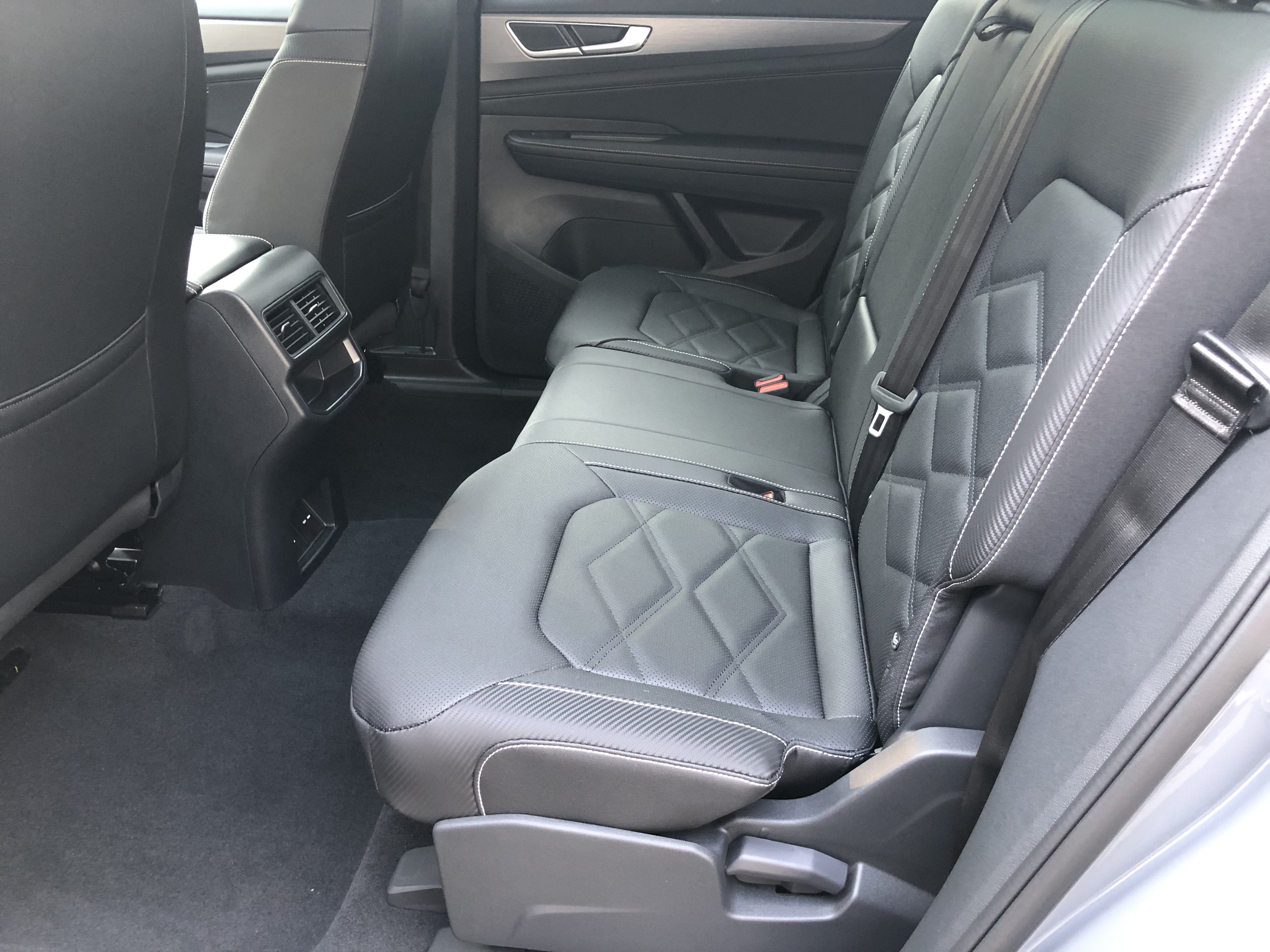 2026 Volkswagen Atlas Cross Sport 2.0T SE w/Technology w/panoramic sunroof and black wheel package