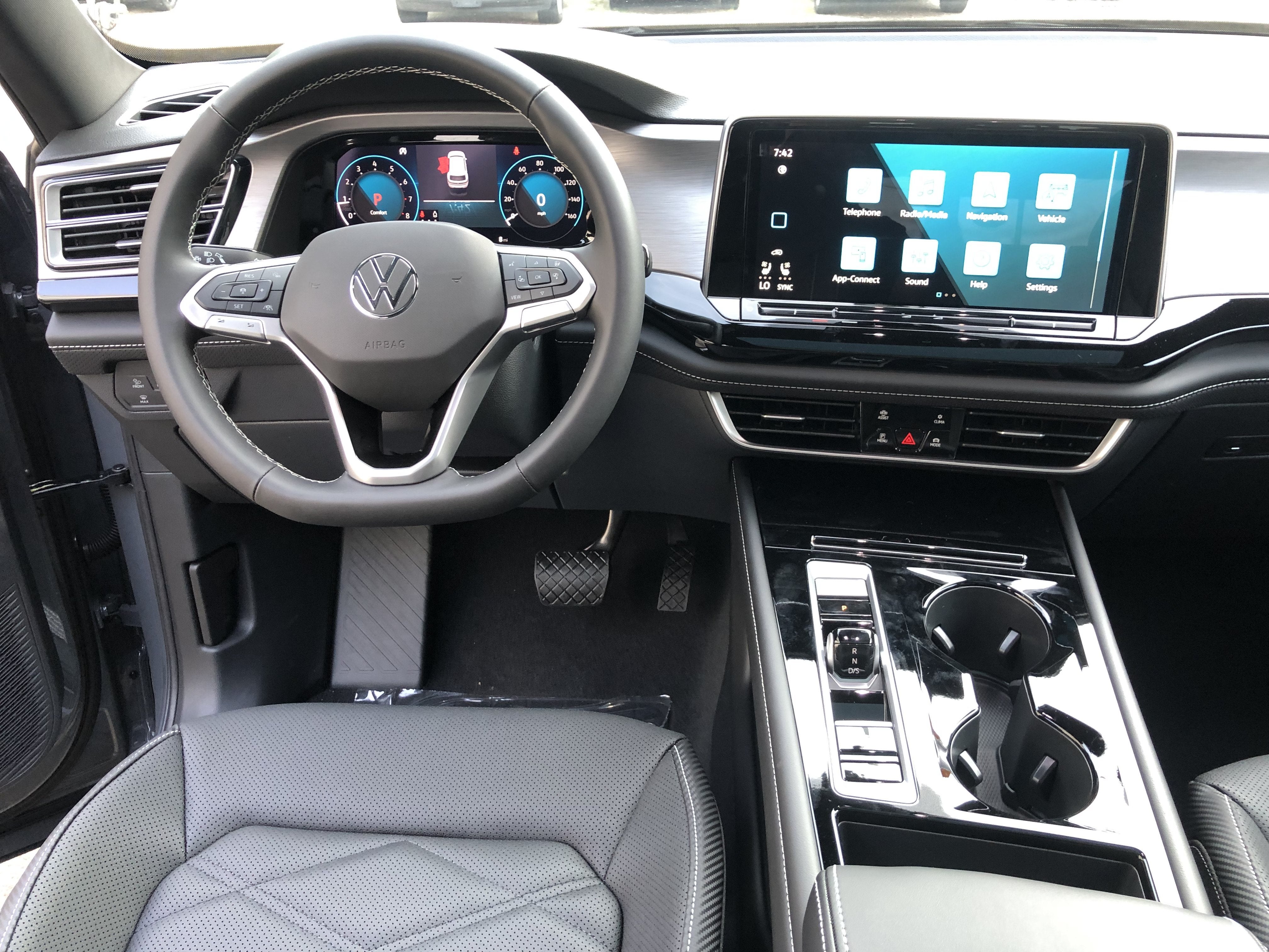 2026 Volkswagen Atlas Cross Sport 2.0T SE w/Technology w/panoramic sunroof and black wheel package