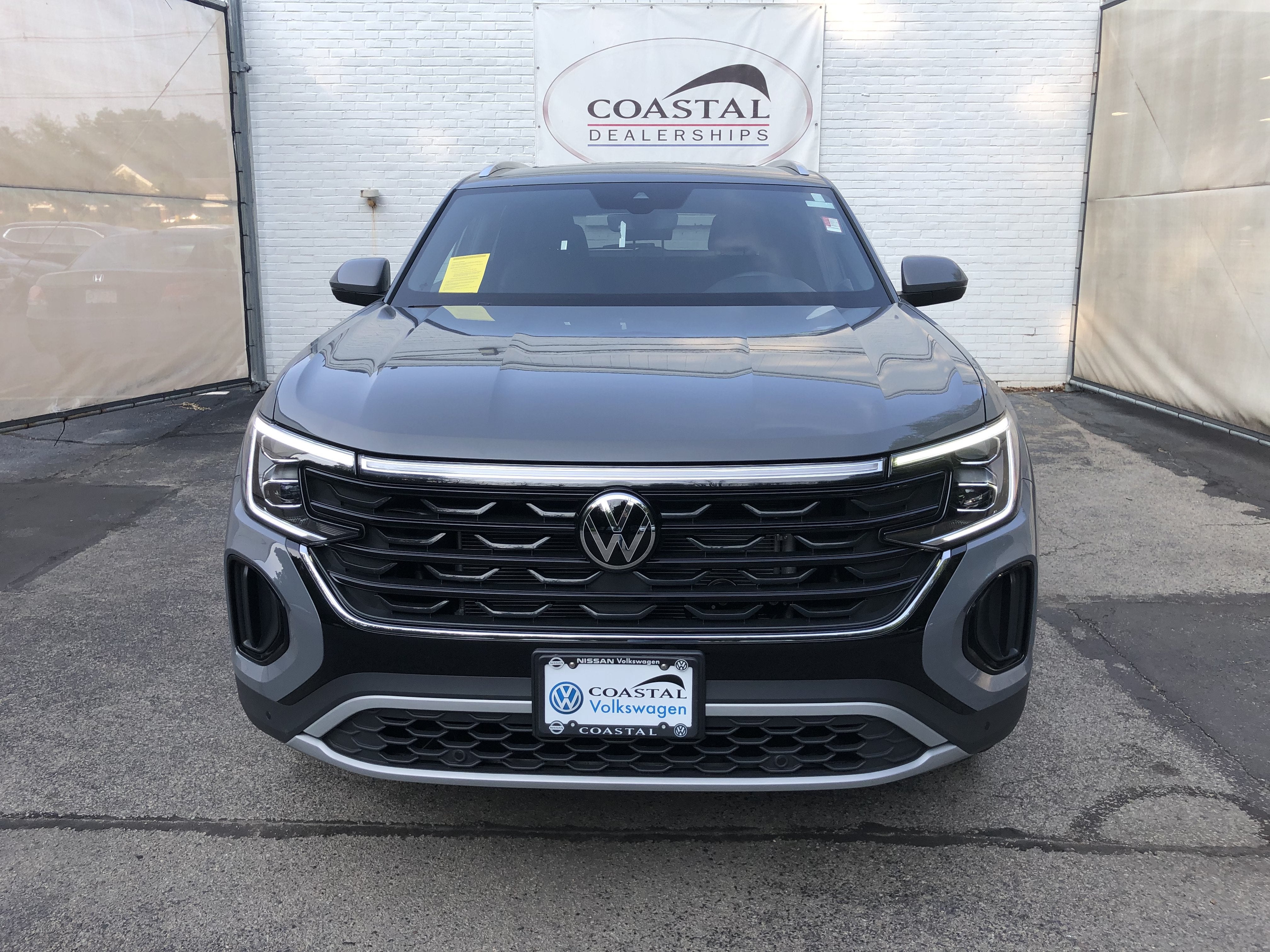 2026 Volkswagen Atlas Cross Sport 2.0T SE w/Technology w/panoramic sunroof and black wheel package
