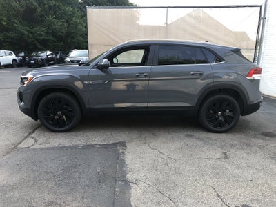 2026 Volkswagen Atlas Cross Sport 2.0T SE w/Technology w/panoramic sunroof and black wheel package