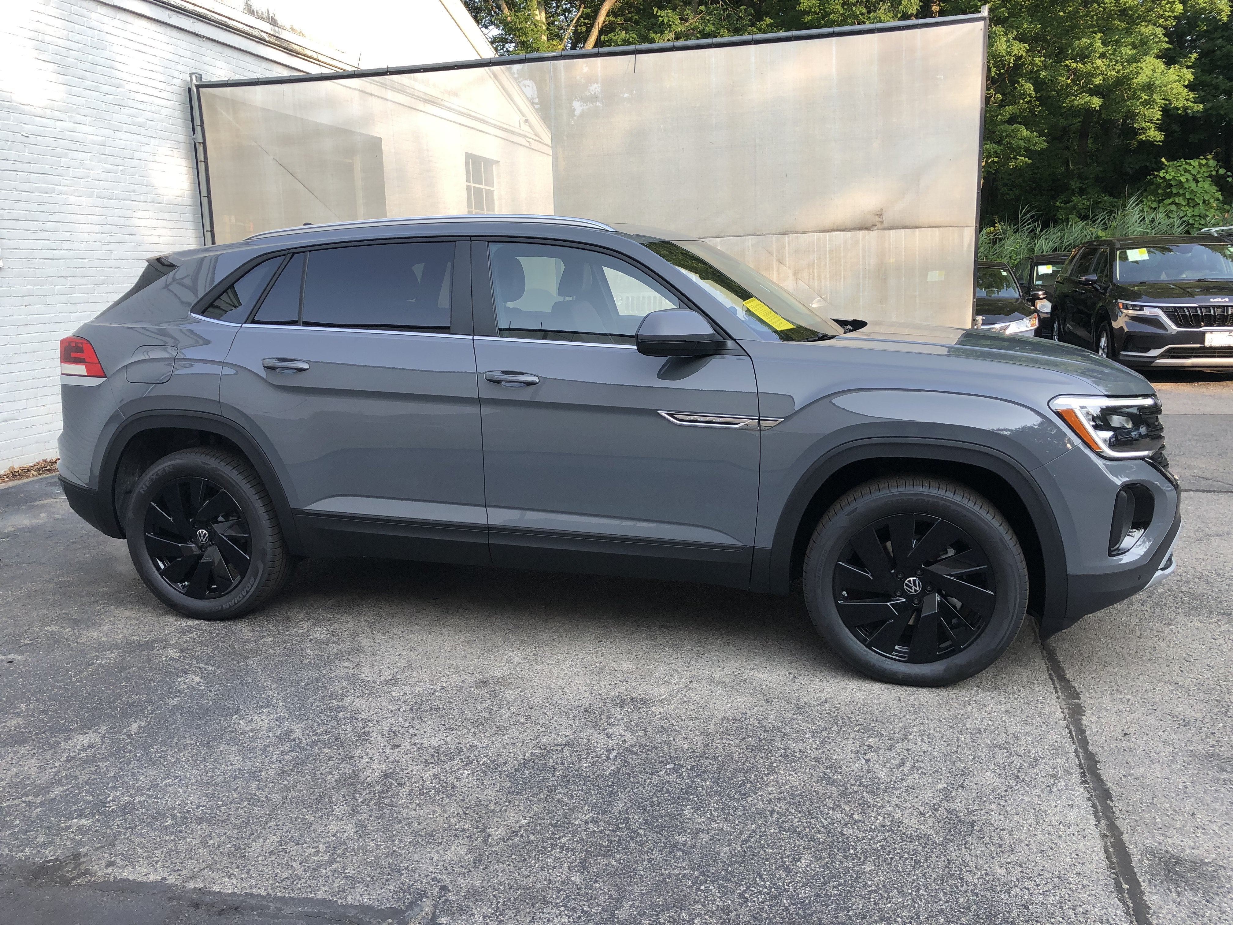 2026 Volkswagen Atlas Cross Sport 2.0T SE w/Technology w/panoramic sunroof and black wheel package