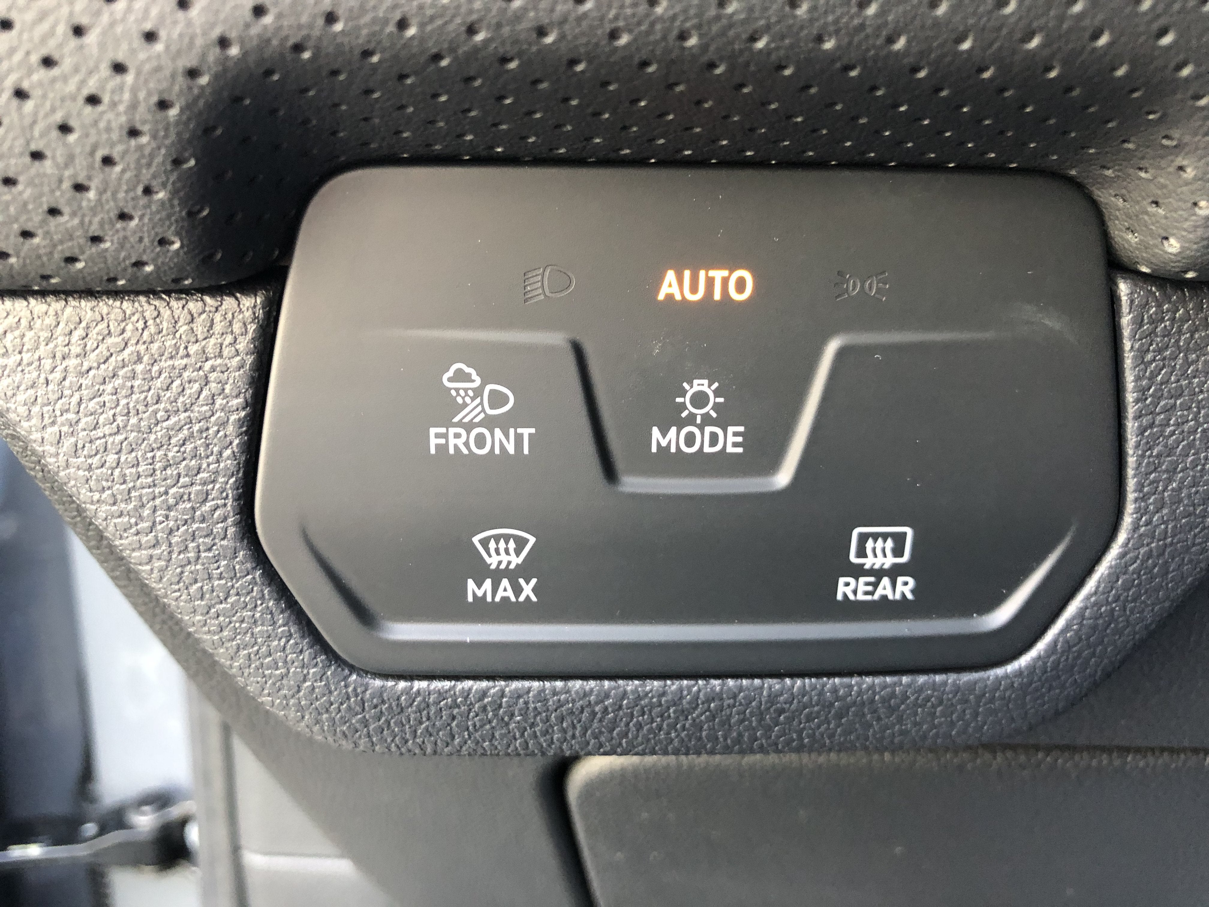 2026 Volkswagen Atlas Cross Sport 2.0T SE w/Technology w/panoramic sunroof and black wheel package