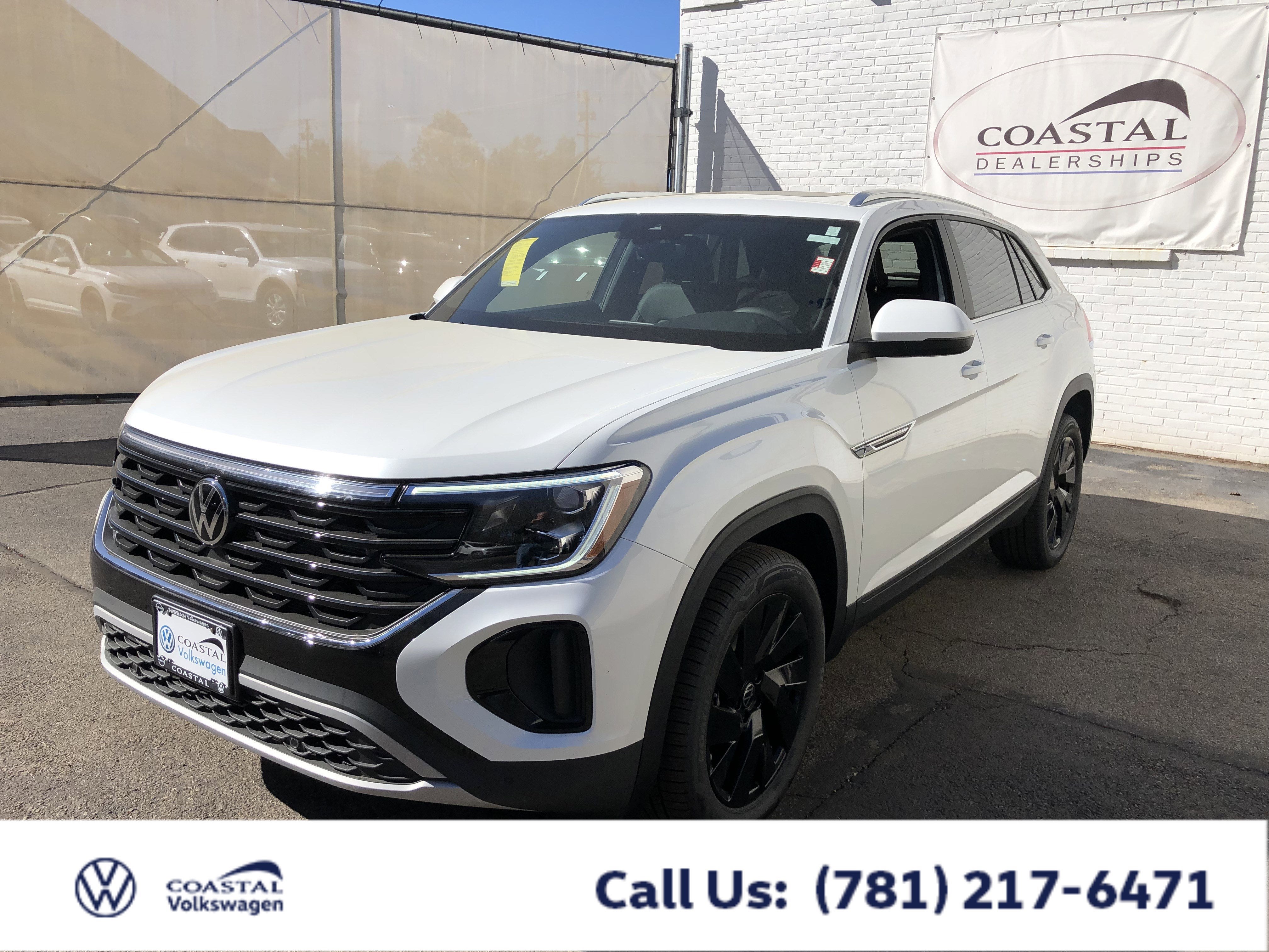 2026 Volkswagen Atlas Cross Sport 2.0T SE w/Technology w/panoramic sunroof and black wheel package