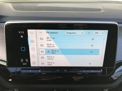 2026 Volkswagen Atlas Cross Sport 2.0T SE w/Technology w/panoramic sunroof and black wheel package