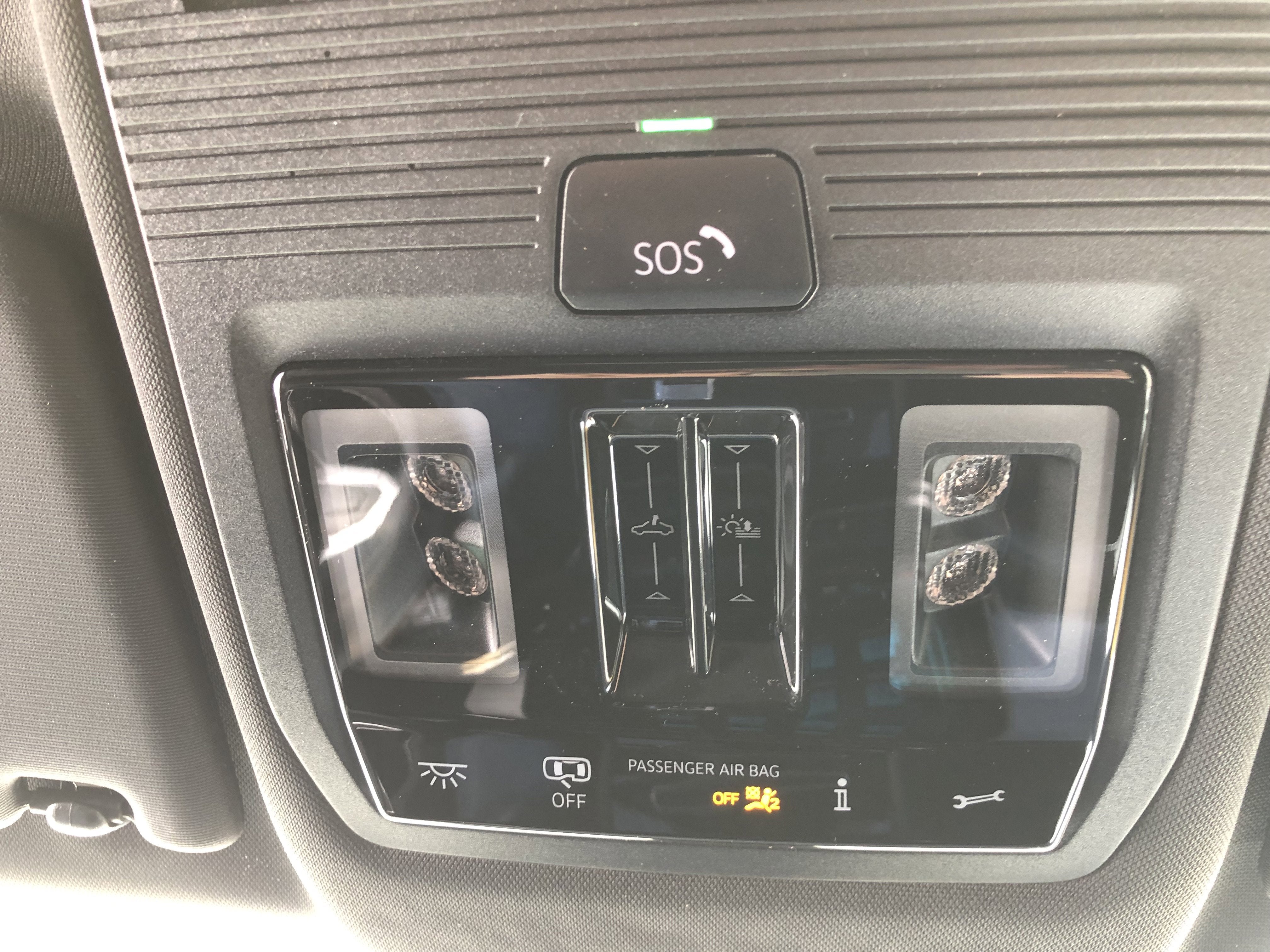 2026 Volkswagen Atlas Cross Sport 2.0T SE w/Technology w/panoramic sunroof and black wheel package