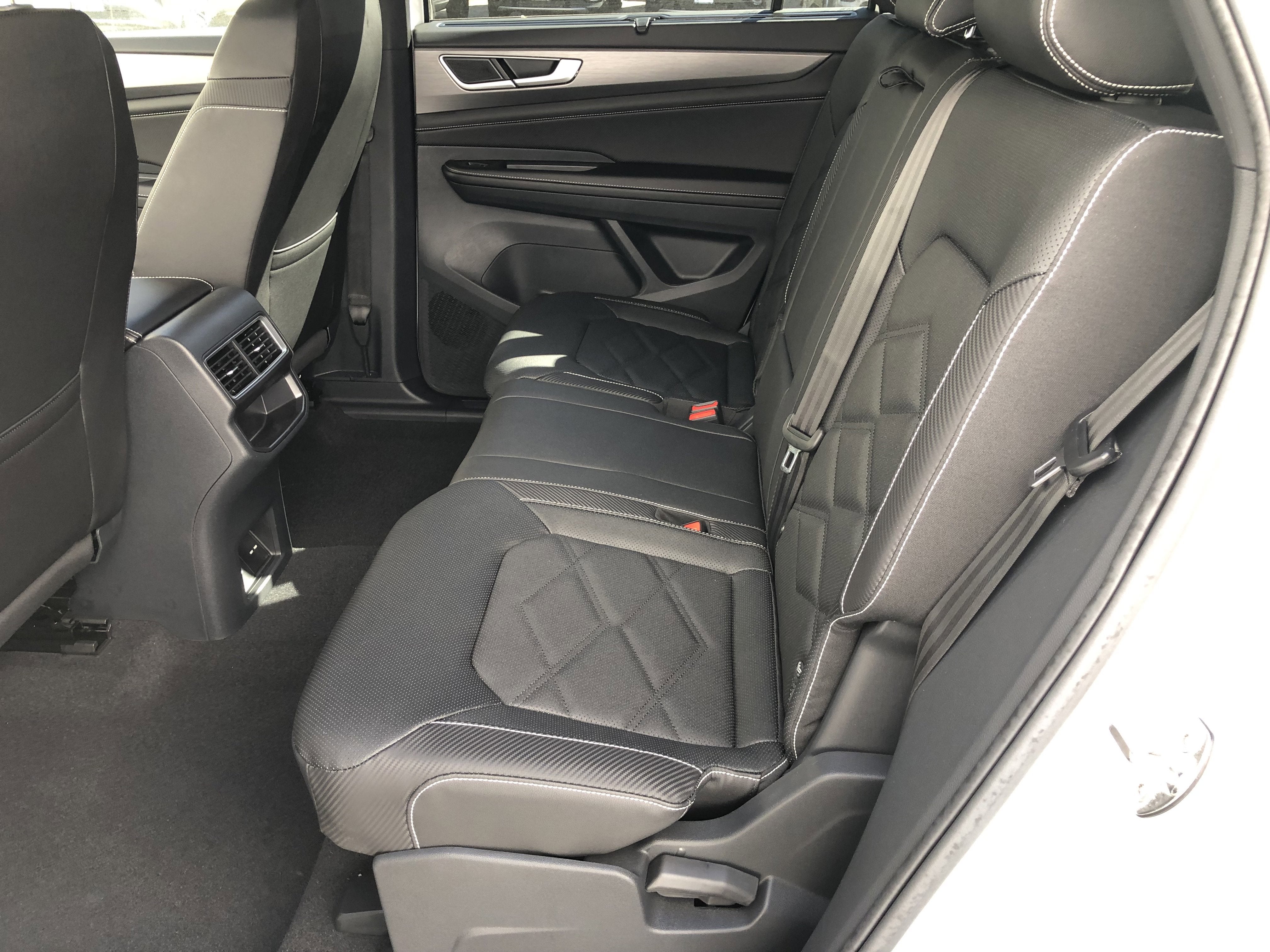 2026 Volkswagen Atlas Cross Sport 2.0T SE w/Technology w/panoramic sunroof and black wheel package