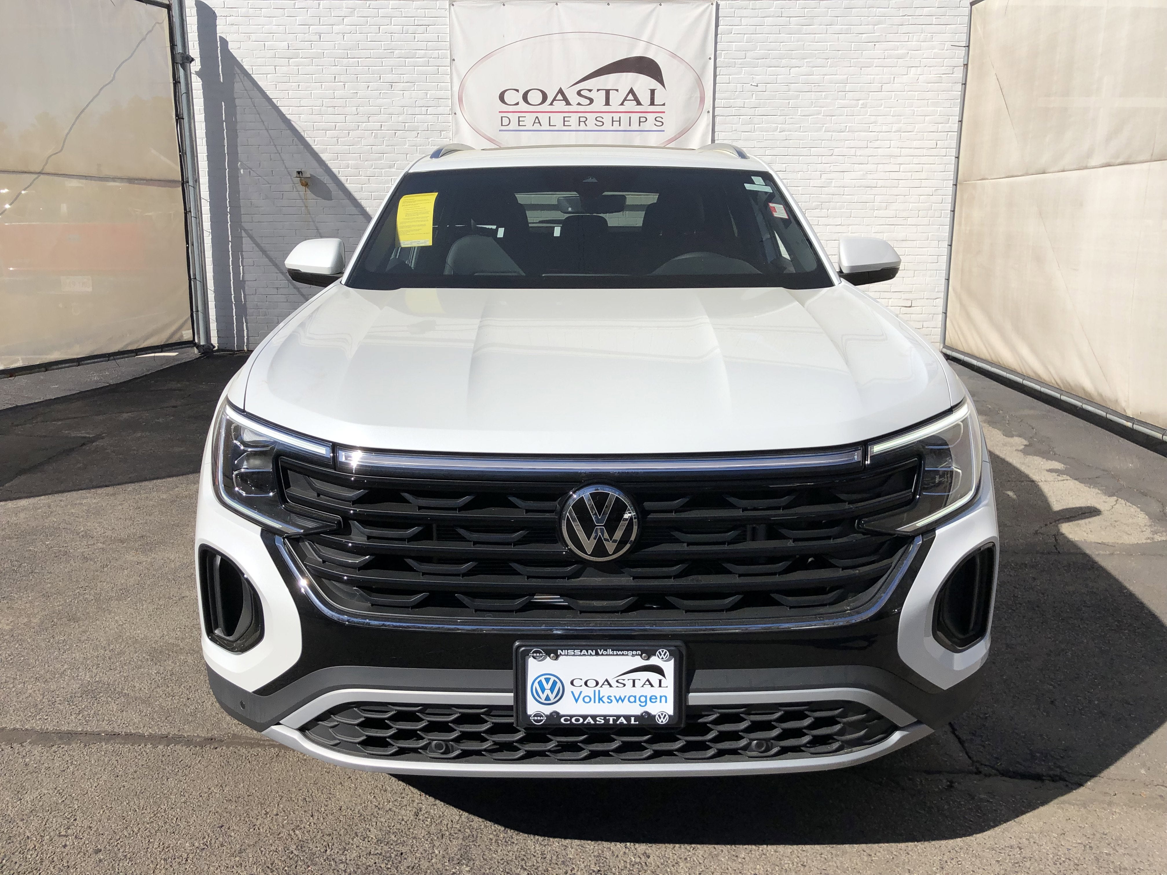 2026 Volkswagen Atlas Cross Sport 2.0T SE w/Technology w/panoramic sunroof and black wheel package