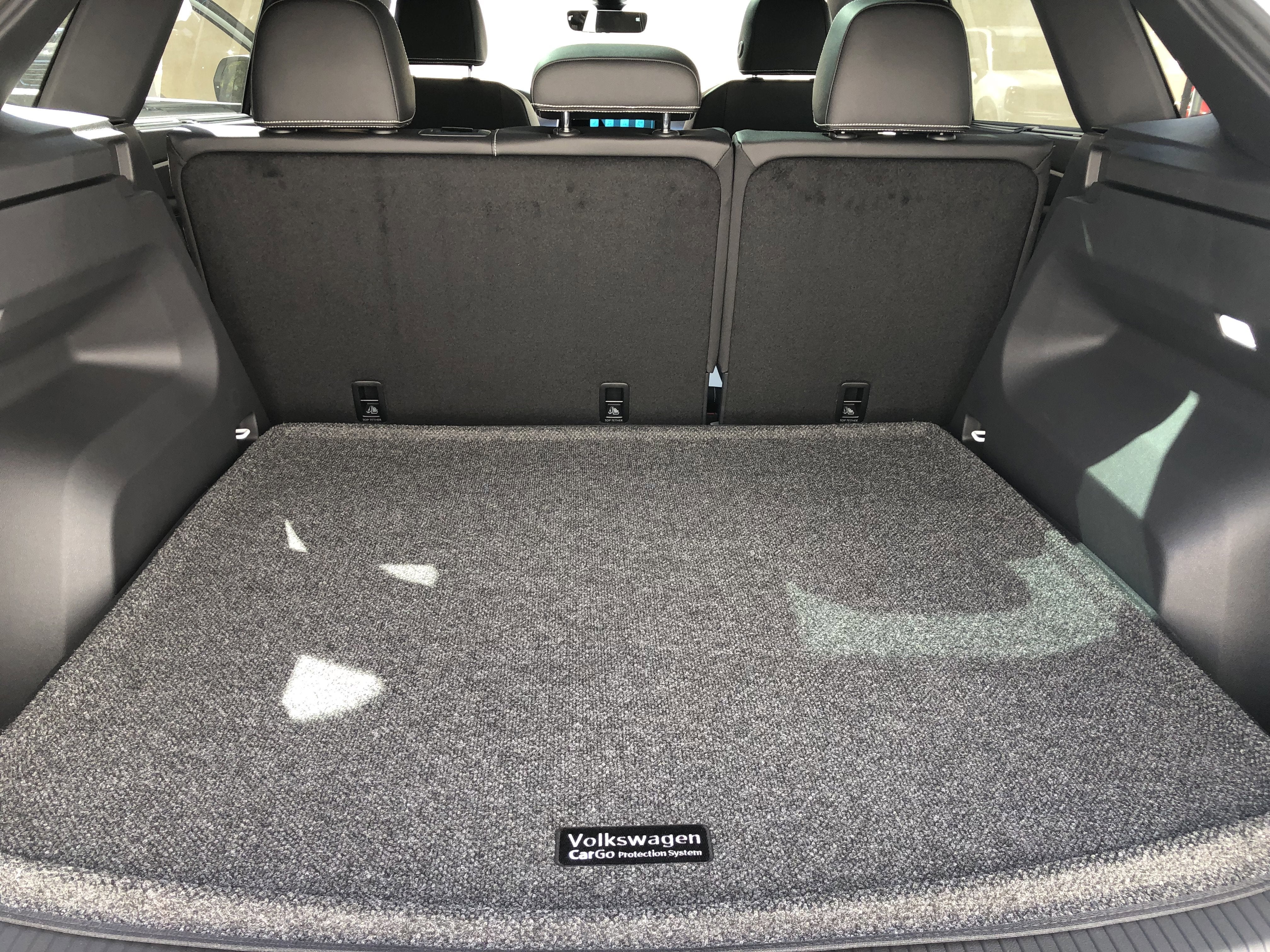 2026 Volkswagen Atlas Cross Sport 2.0T SE w/Technology w/panoramic sunroof and black wheel package