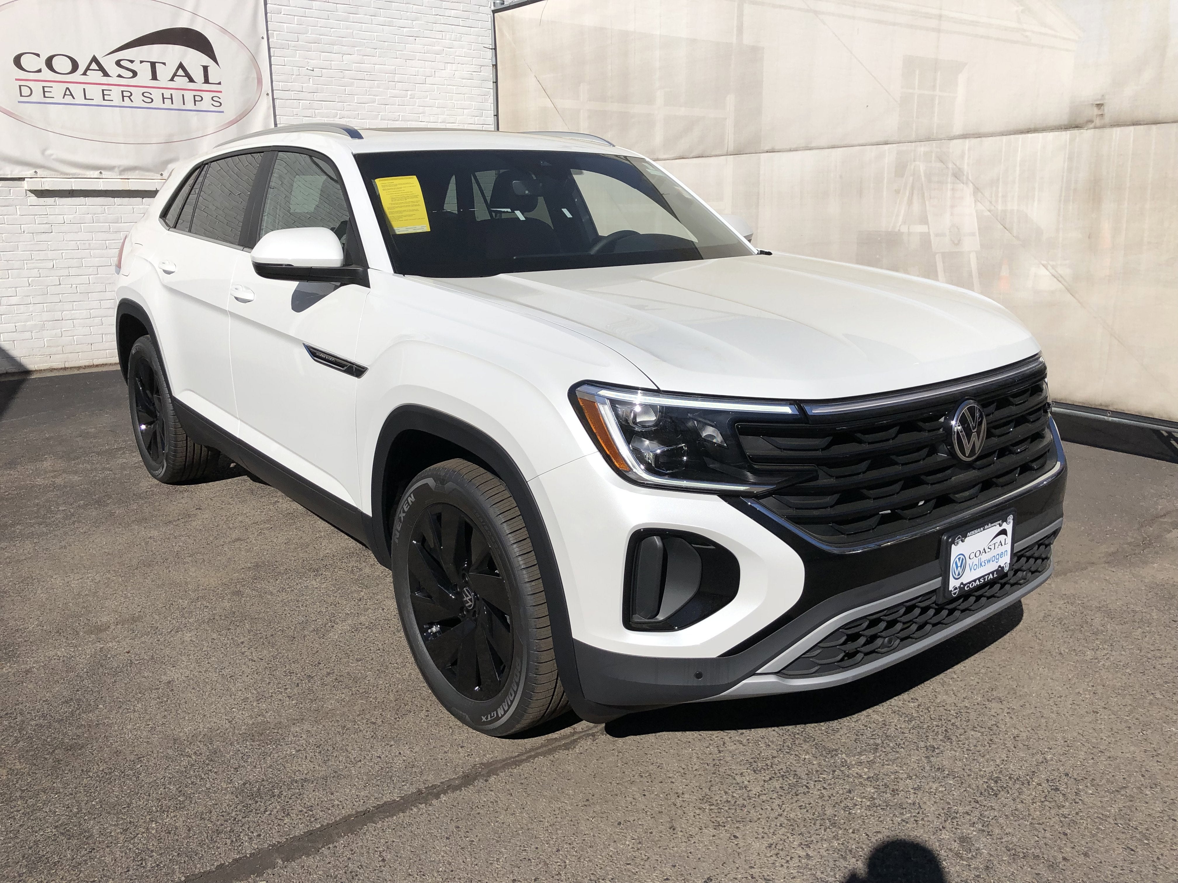 2026 Volkswagen Atlas Cross Sport 2.0T SE w/Technology w/panoramic sunroof and black wheel package