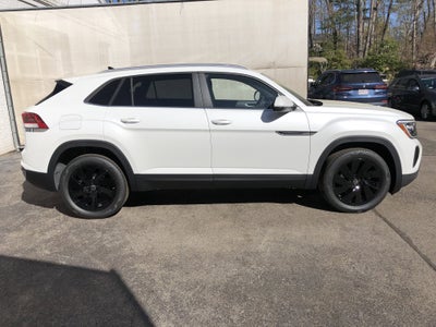 2026 Volkswagen Atlas Cross Sport 2.0T SE w/Technology w/panoramic sunroof and black wheel package
