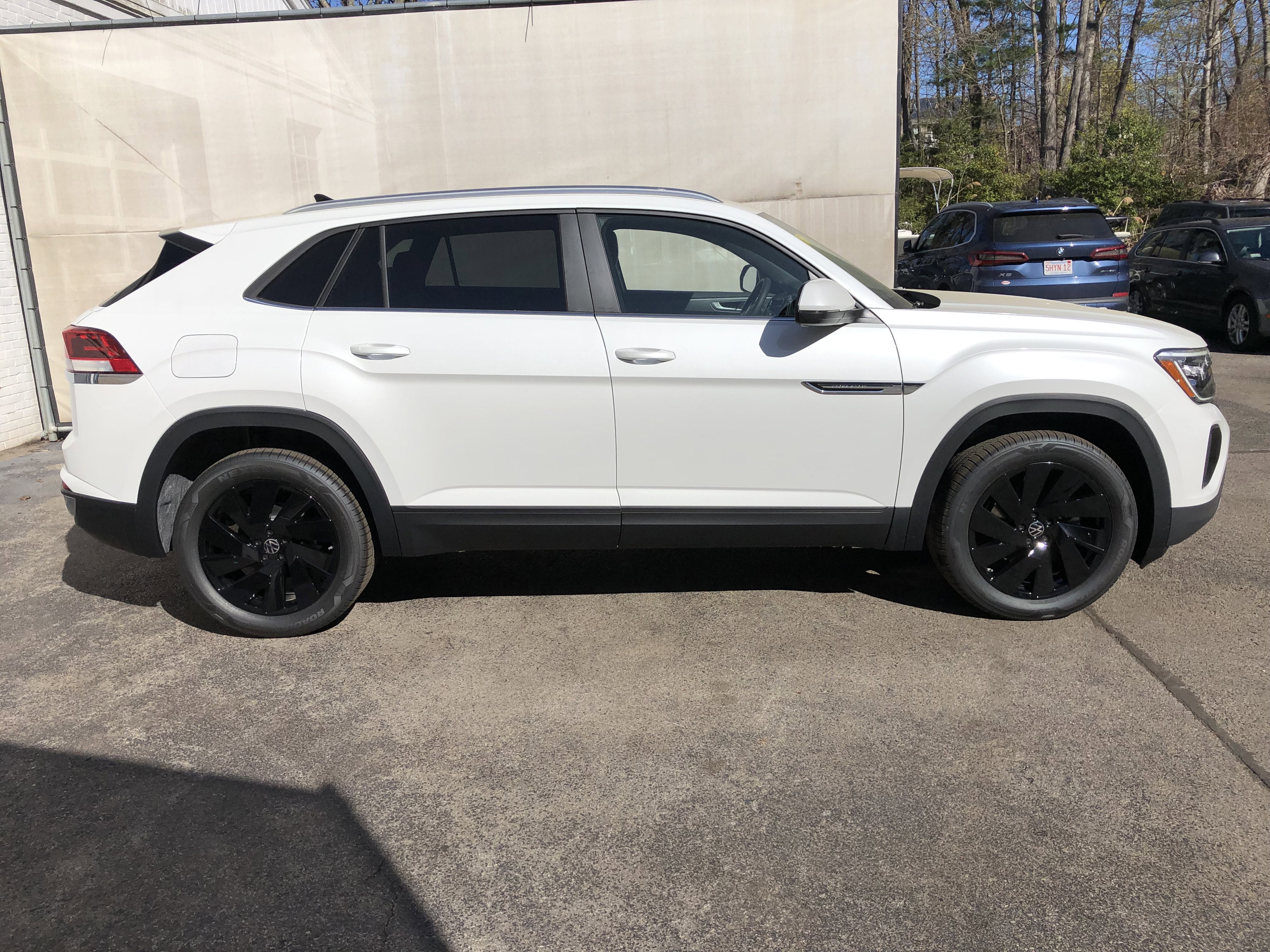 2026 Volkswagen Atlas Cross Sport 2.0T SE w/Technology w/panoramic sunroof and black wheel package