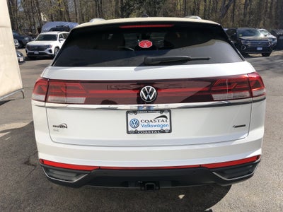 2026 Volkswagen Atlas Cross Sport 2.0T SE w/Technology w/panoramic sunroof and black wheel package