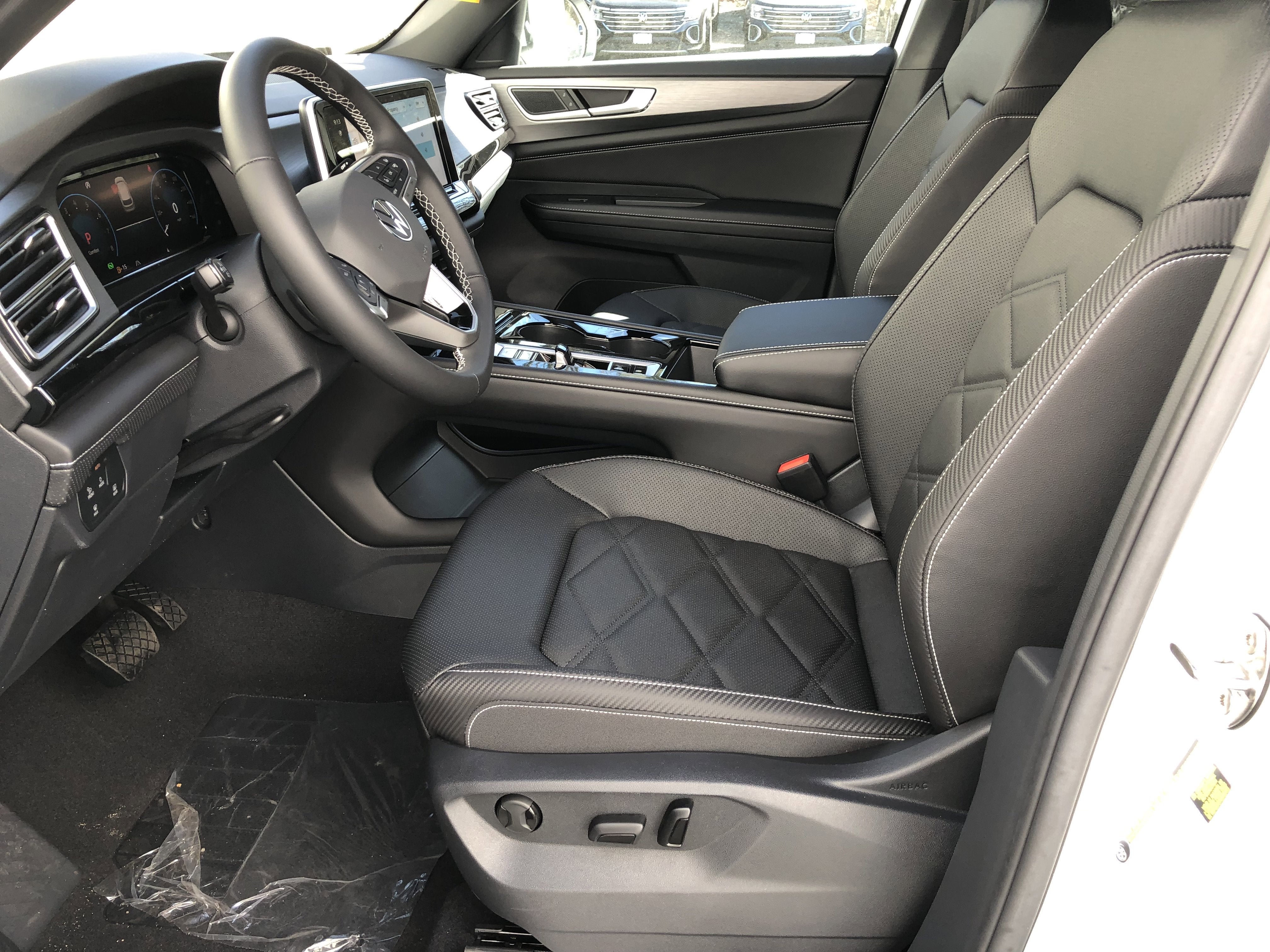 2026 Volkswagen Atlas Cross Sport 2.0T SE w/Technology w/panoramic sunroof and black wheel package