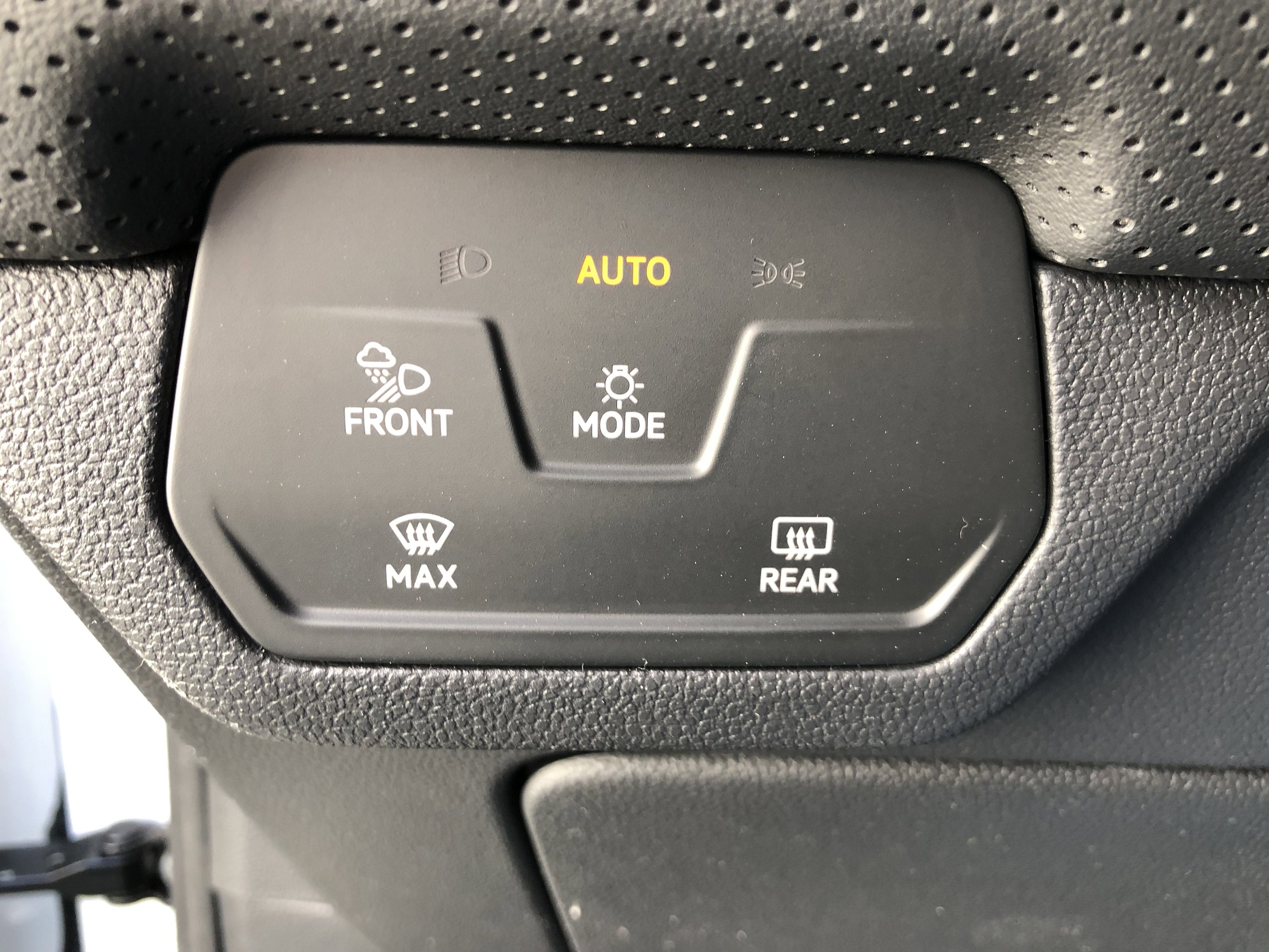 2026 Volkswagen Atlas Cross Sport 2.0T SE w/Technology w/panoramic sunroof and black wheel package