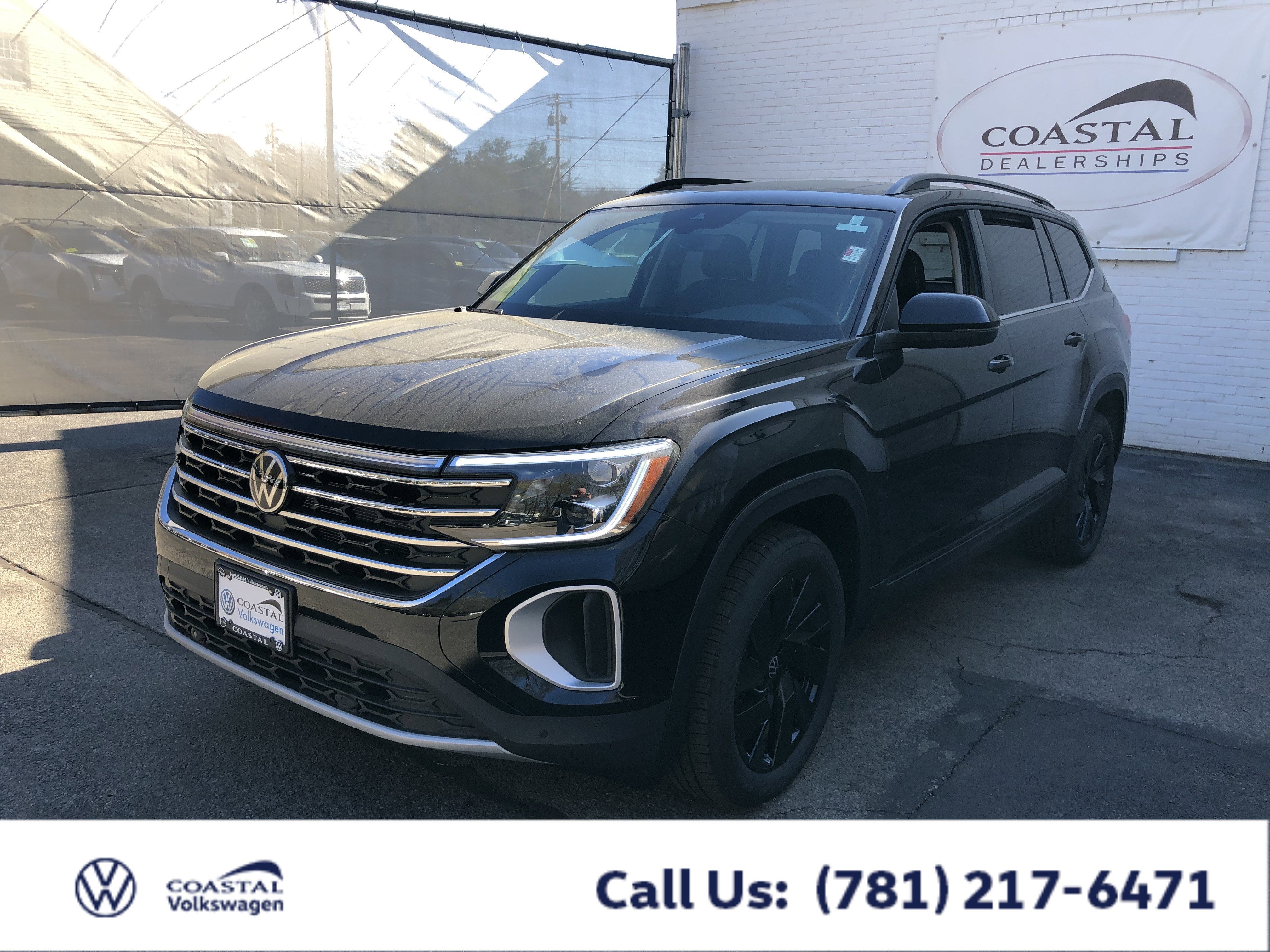 2026 Volkswagen Atlas 2.0T SE w/Technology w/panoramic sunroof and black wheel package