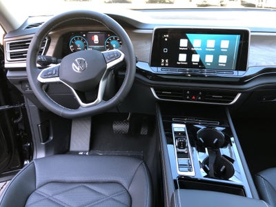 2026 Volkswagen Atlas 2.0T SE w/Technology w/panoramic sunroof and black wheel package