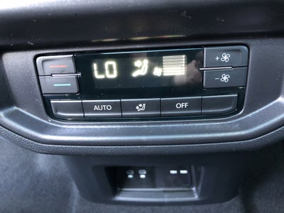 2026 Volkswagen Atlas 2.0T SE w/Technology w/panoramic sunroof and black wheel package