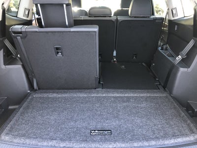 2026 Volkswagen Atlas 2.0T SE w/Technology w/panoramic sunroof and black wheel package