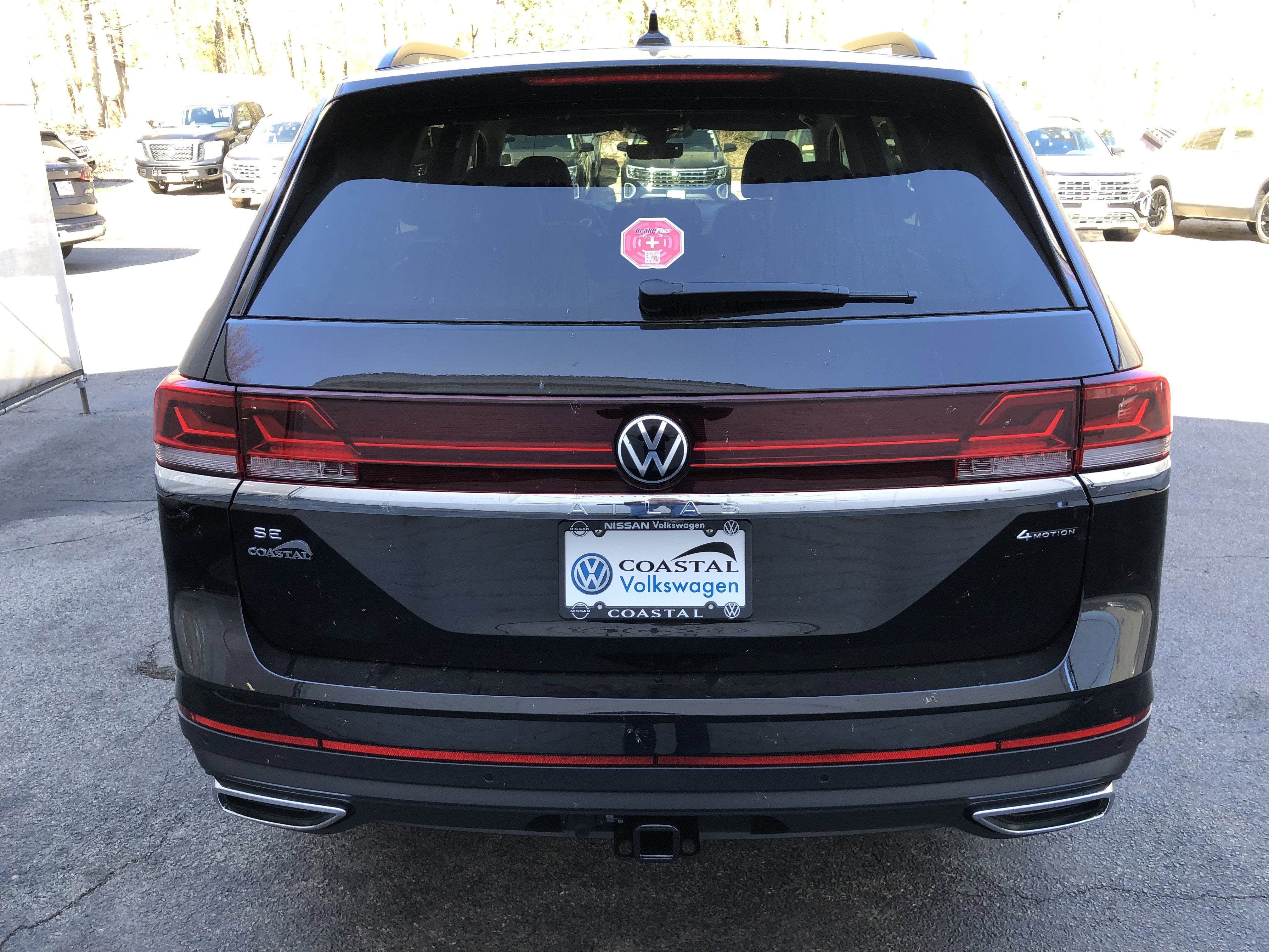 2026 Volkswagen Atlas 2.0T SE w/Technology w/panoramic sunroof and black wheel package