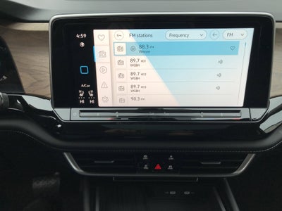 2026 Volkswagen Atlas 2.0T SE w/Technology w/panoramic sunroof and black wheel package