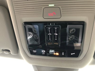 2026 Volkswagen Atlas 2.0T SE w/Technology w/panoramic sunroof and black wheel package