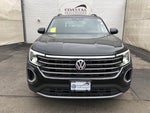 2026 Volkswagen Atlas 2.0T SE w/Technology w/panoramic sunroof and black wheel package