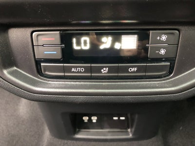 2026 Volkswagen Atlas 2.0T SE w/Technology w/panoramic sunroof and black wheel package