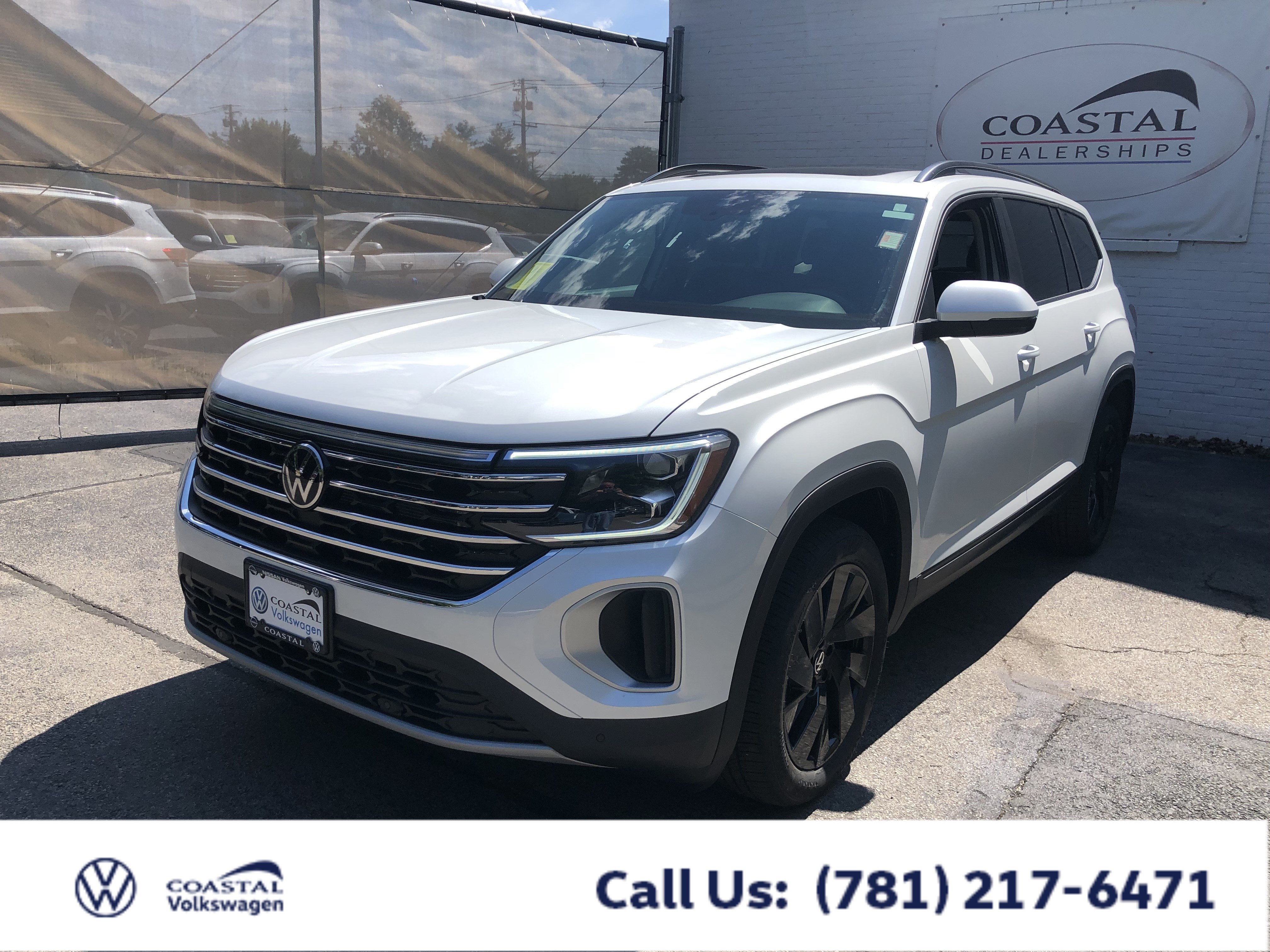 2026 Volkswagen Atlas 2.0T SE w/Technology w/captains chairs, panoramic sunroof and black wheel package