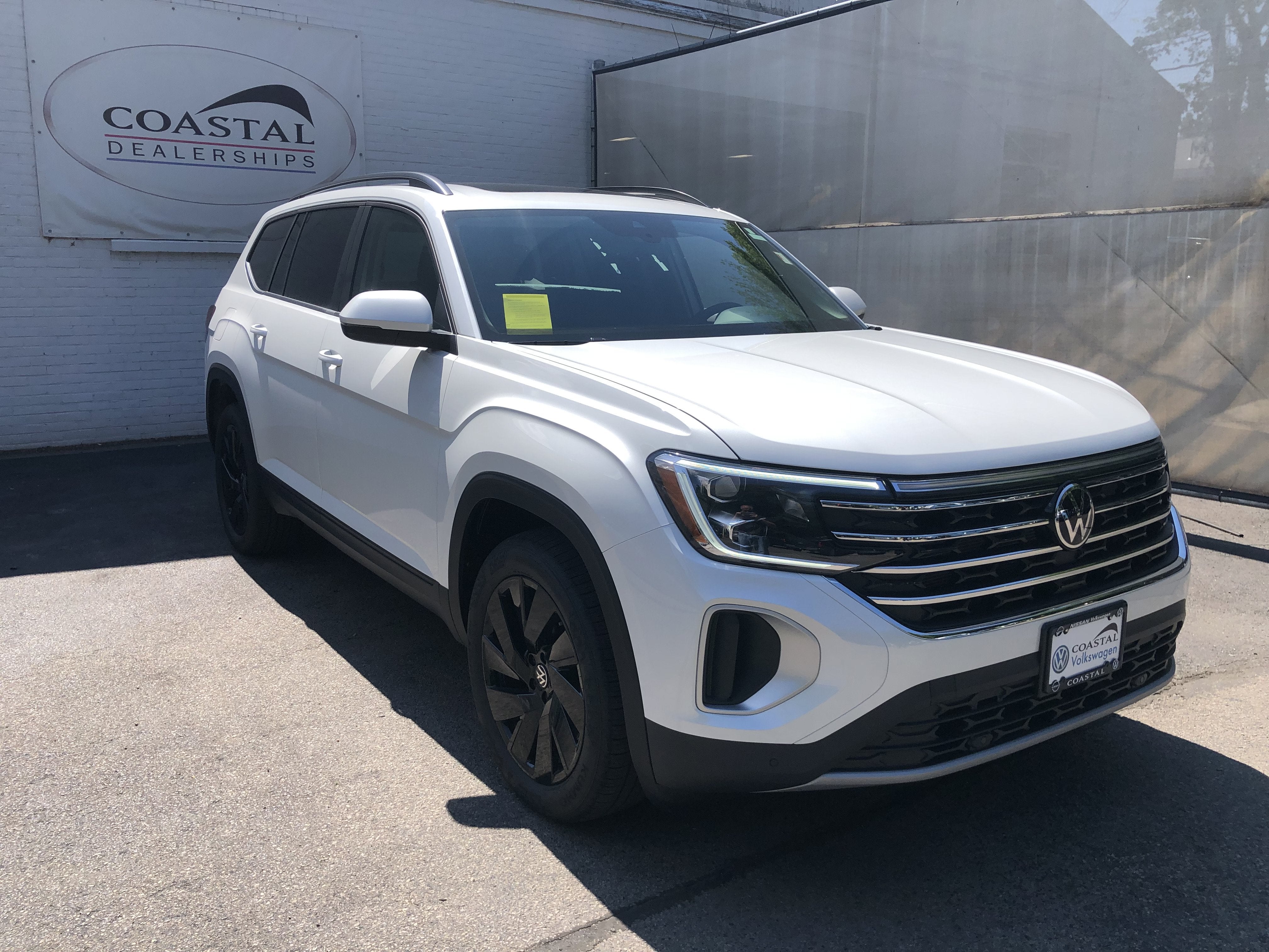 2026 Volkswagen Atlas 2.0T SE w/Technology w/captains chairs, panoramic sunroof and black wheel package