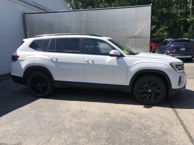 2026 Volkswagen Atlas 2.0T SE w/Technology w/captains chairs, panoramic sunroof and black wheel package