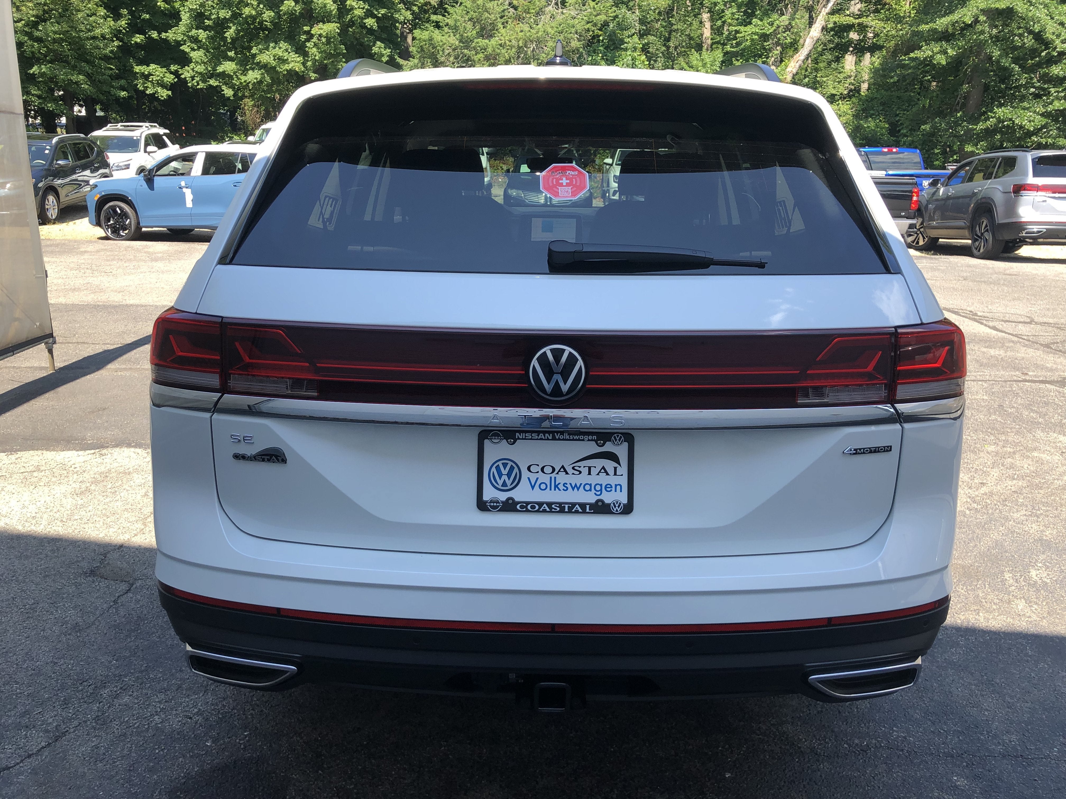 2026 Volkswagen Atlas 2.0T SE w/Technology w/captains chairs, panoramic sunroof and black wheel package