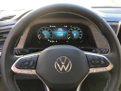 2026 Volkswagen Atlas 2.0T SE w/Technology w/panoramic sunroof and black wheel package