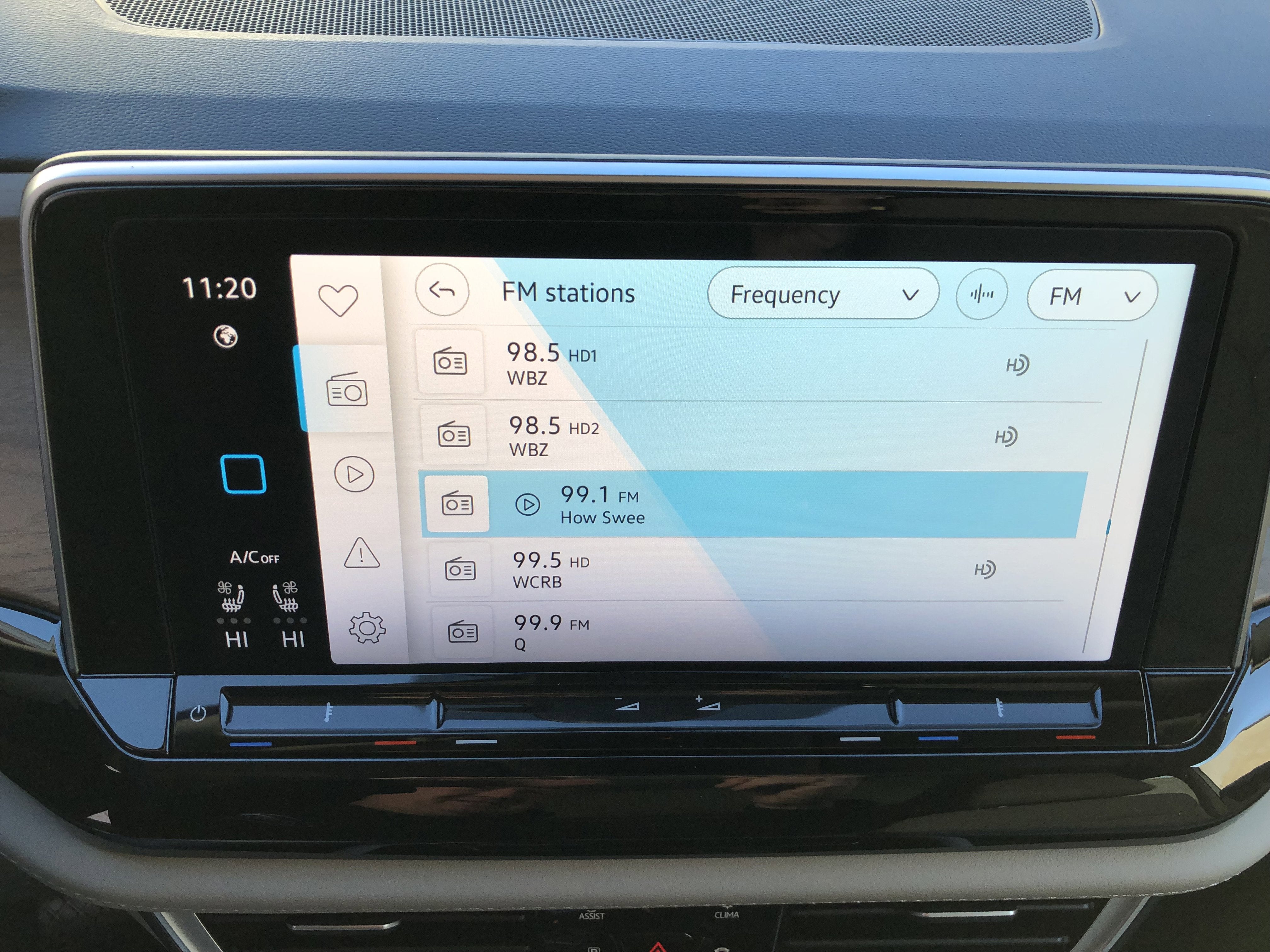 2026 Volkswagen Atlas 2.0T SE w/Technology w/panoramic sunroof and black wheel package