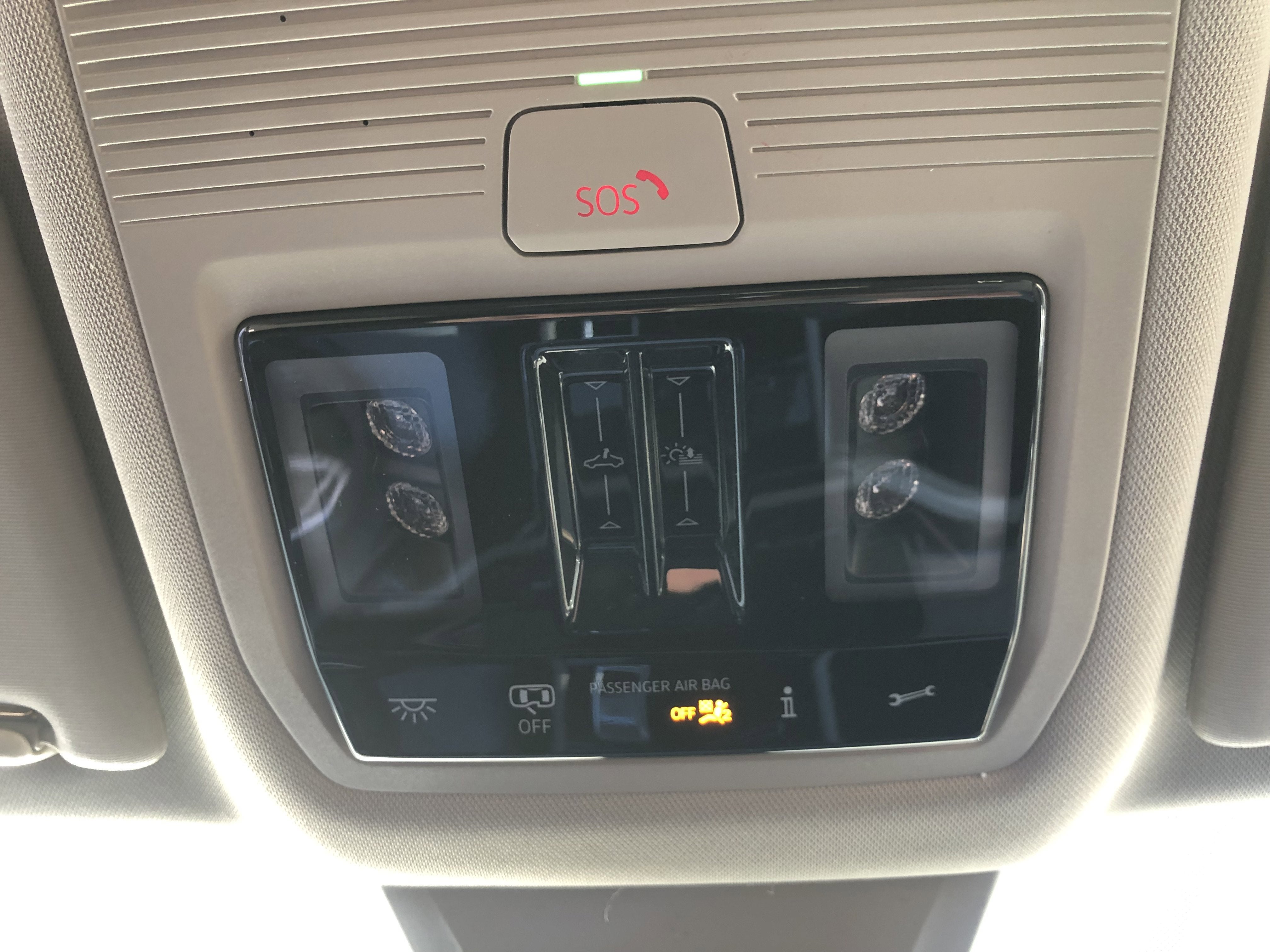 2026 Volkswagen Atlas 2.0T SE w/Technology w/panoramic sunroof and black wheel package