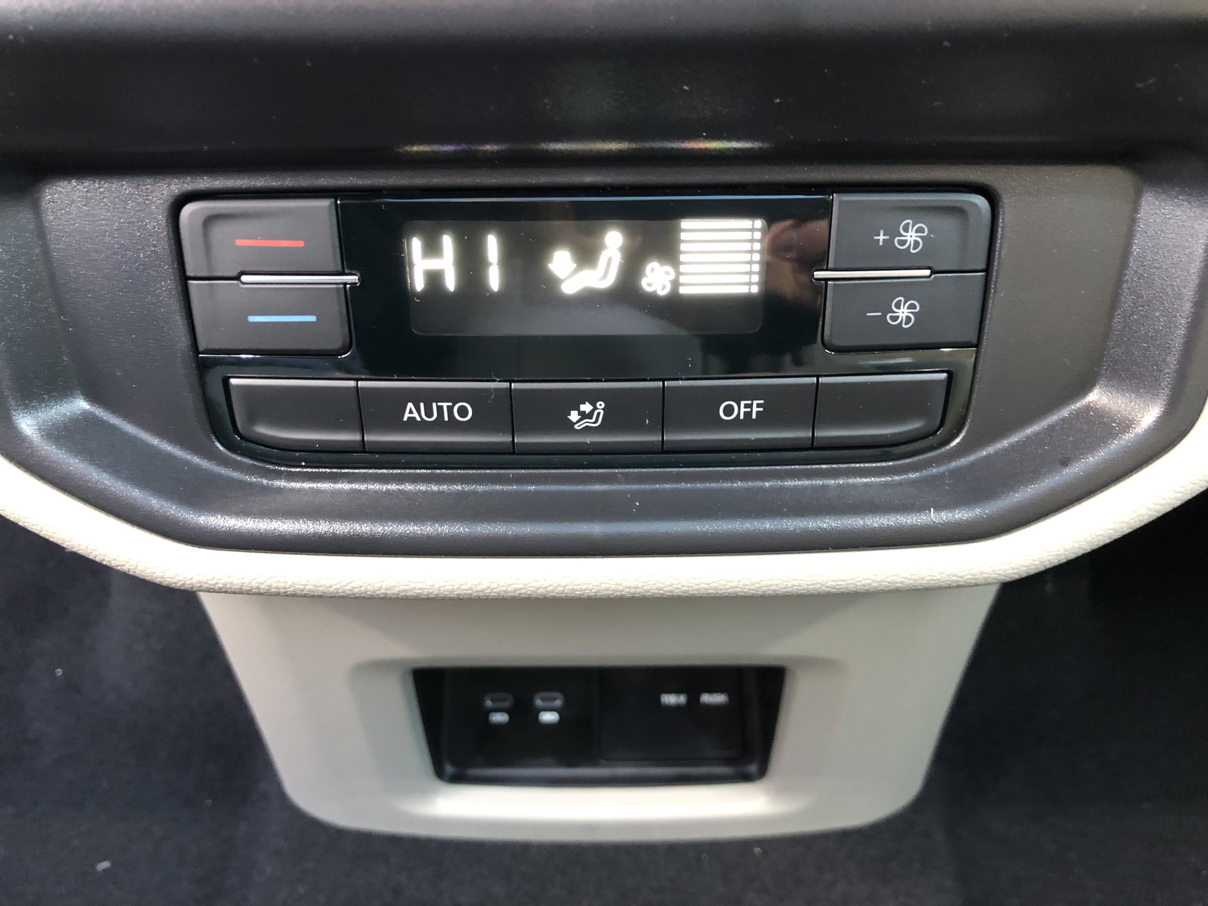 2026 Volkswagen Atlas 2.0T SE w/Technology w/panoramic sunroof and black wheel package