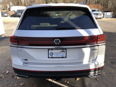2026 Volkswagen Atlas 2.0T SE w/Technology w/panoramic sunroof and black wheel package