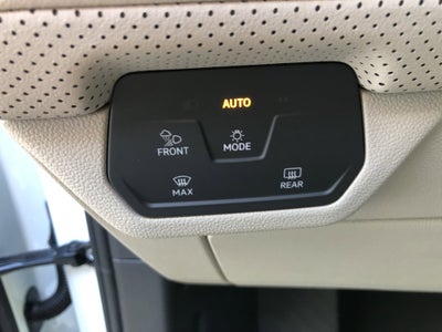 2026 Volkswagen Atlas 2.0T SE w/Technology w/panoramic sunroof and black wheel package