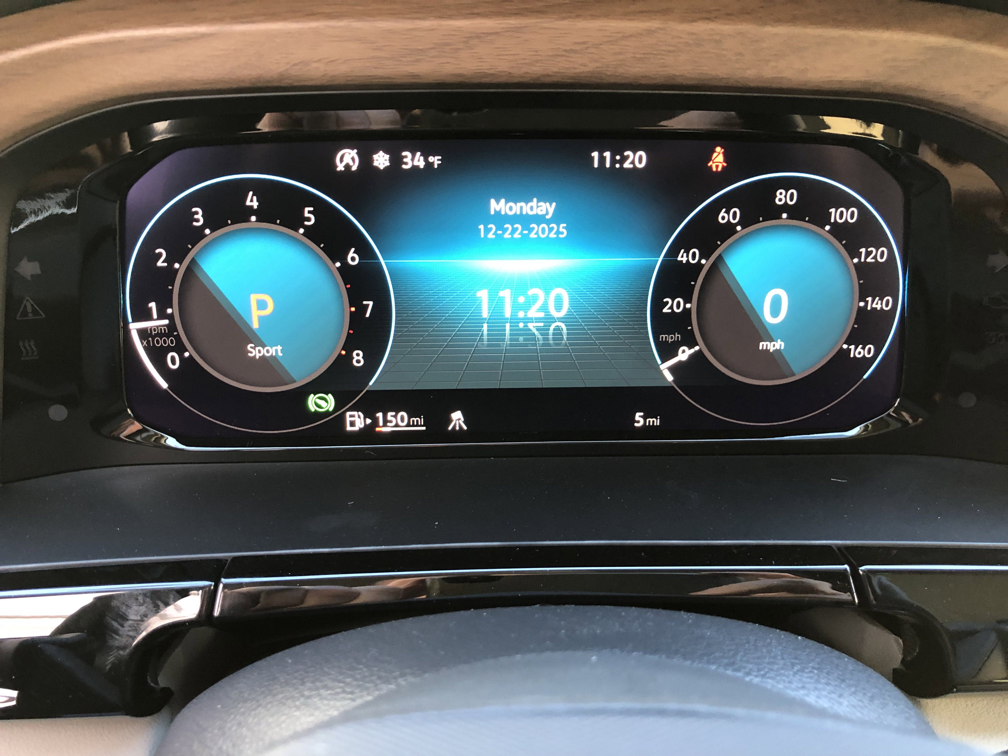 2026 Volkswagen Atlas 2.0T SE w/Technology w/panoramic sunroof and black wheel package