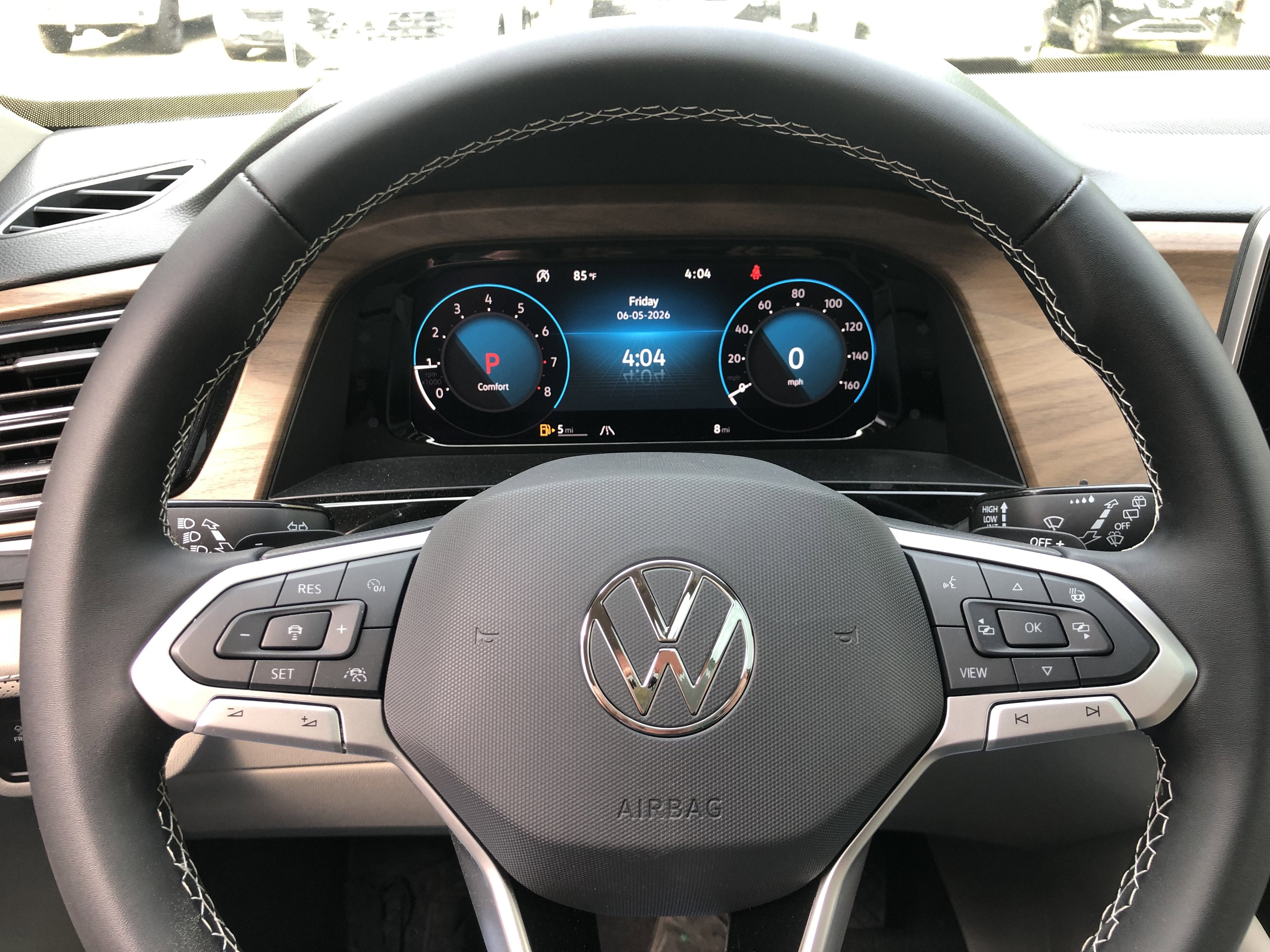 2026 Volkswagen Atlas 2.0T SE w/Technology w/panoramic sunroof