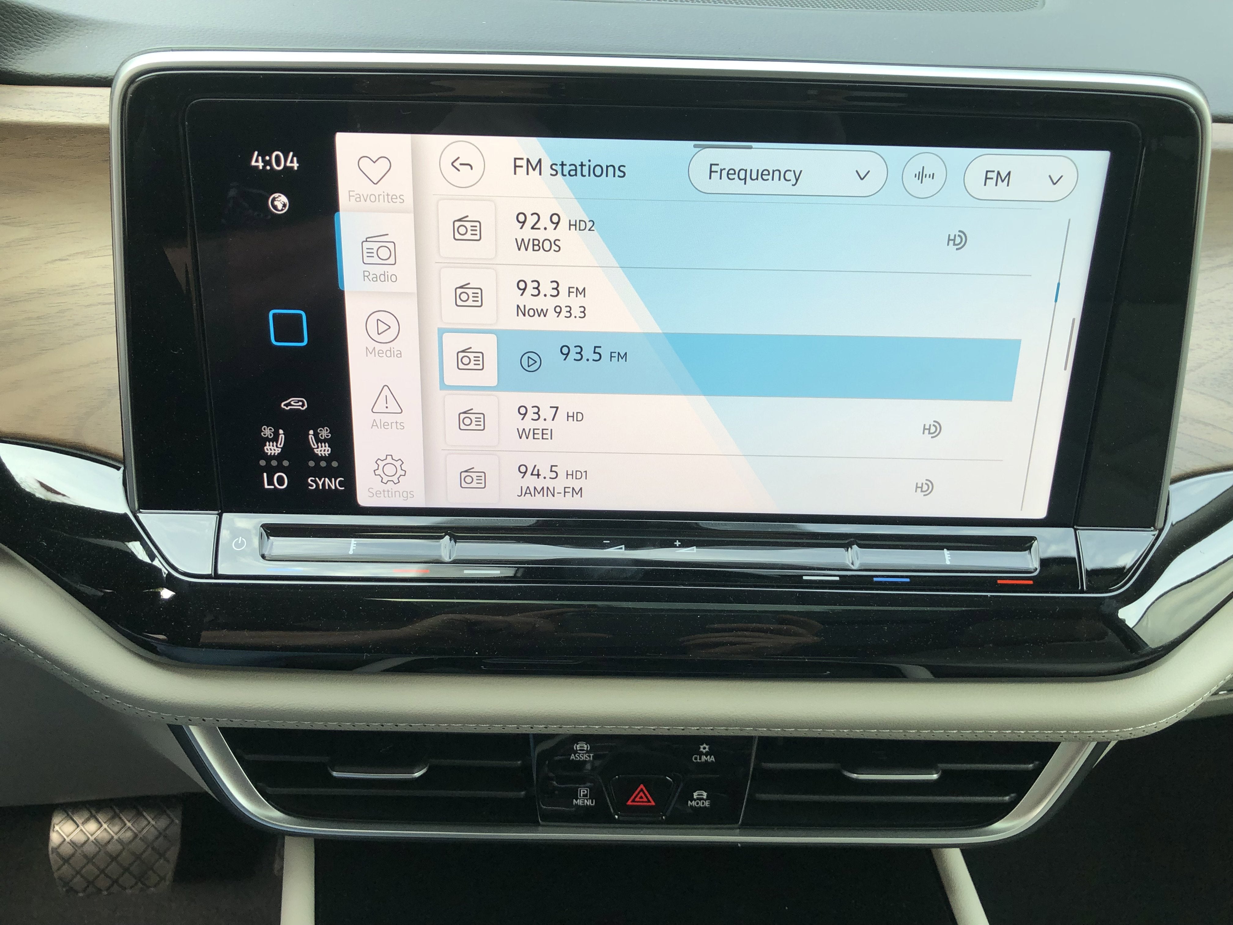 2026 Volkswagen Atlas 2.0T SE w/Technology w/panoramic sunroof