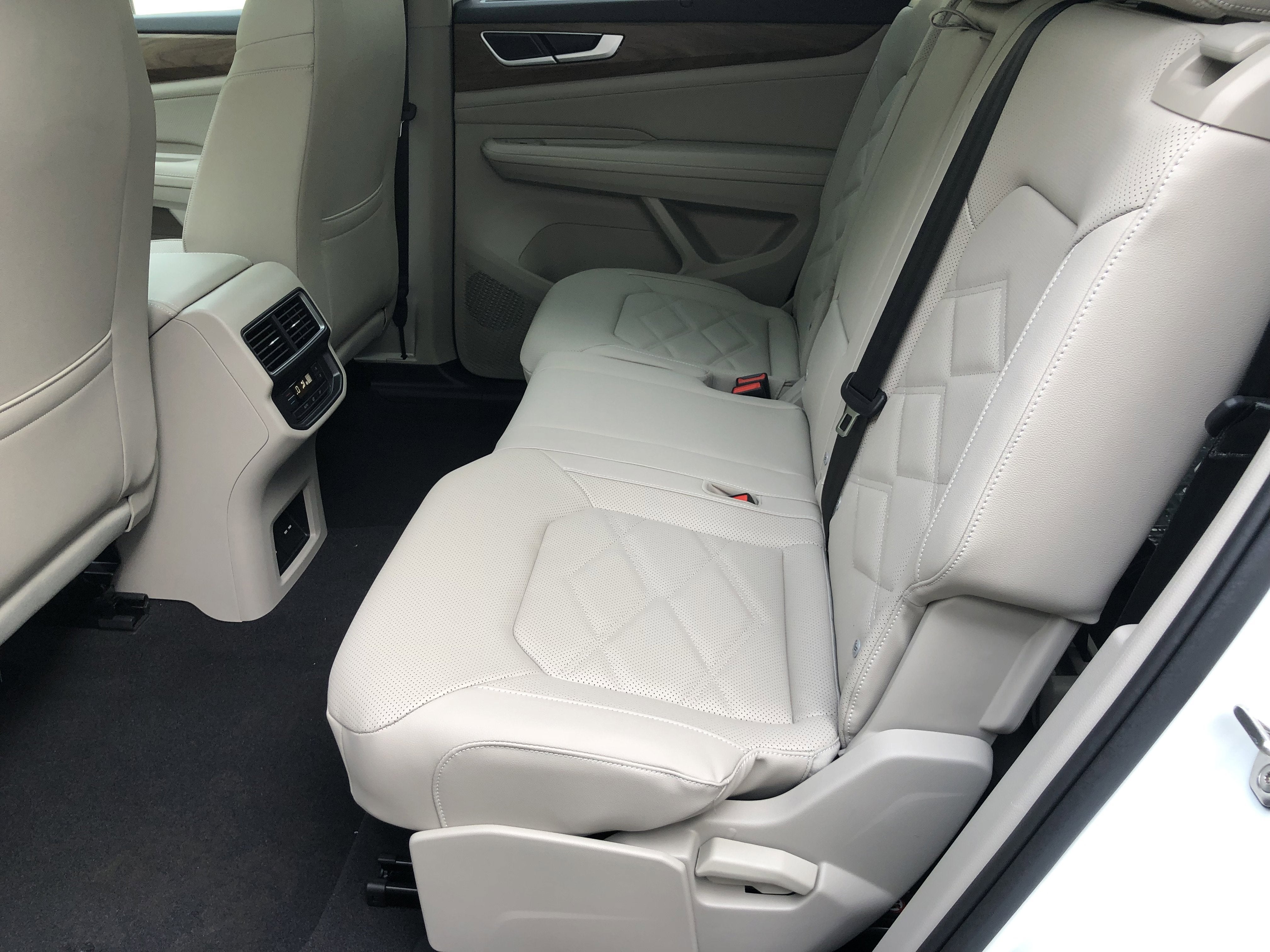 2026 Volkswagen Atlas 2.0T SE w/Technology w/panoramic sunroof