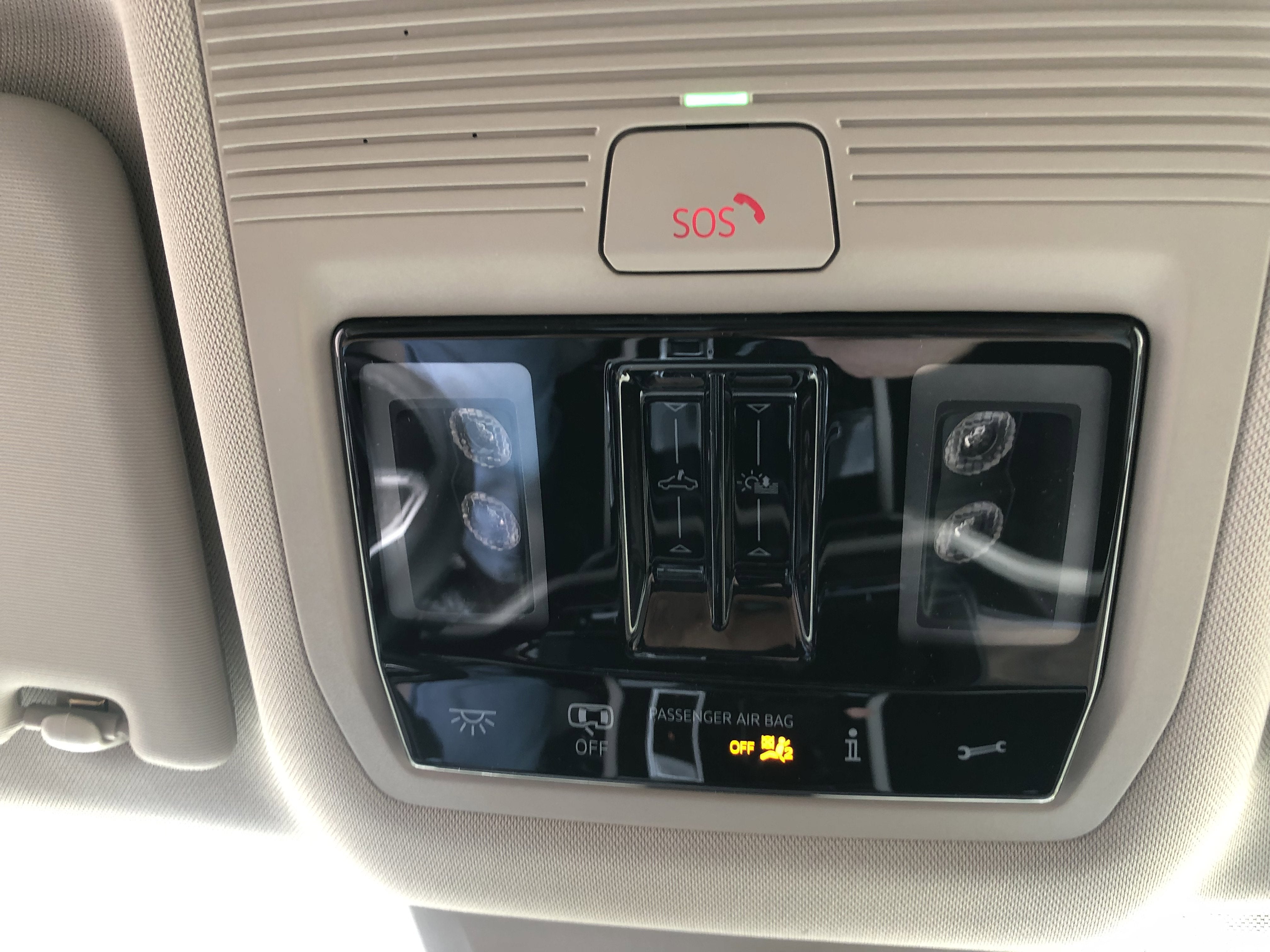 2026 Volkswagen Atlas 2.0T SE w/Technology w/panoramic sunroof